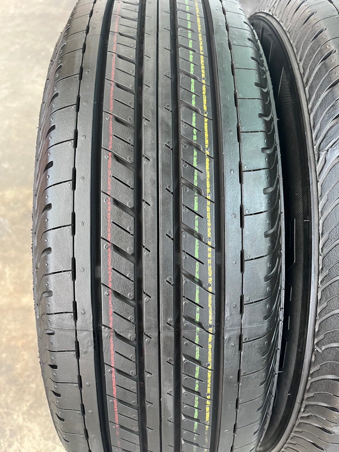 ยาง 2 เส้น ยางใหม่ป้ายแดง 205-70-15 Bridgestone ปี 23 ใหม่กริ๊บ ยาง 2 เส้น ยางใหม่ป้ายแดง 205-70-15 Bridgestone ปี 23 ใหม่กริ๊บ