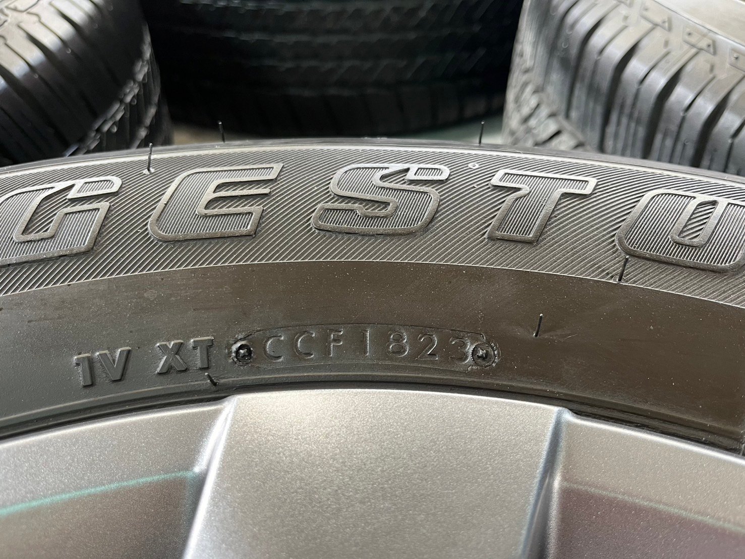 ล้อแม็กป้ายแดง ISUZU MU-X ขอบ 18 สีเทา พร้อมยาง 265-60-18 Bridgestone ปี 23 ล้อแม็กป้ายแดง ISUZU MU-X ขอบ 18 สีเทา พร้อมยาง 265-60-18 Bridgestone ปี 23
