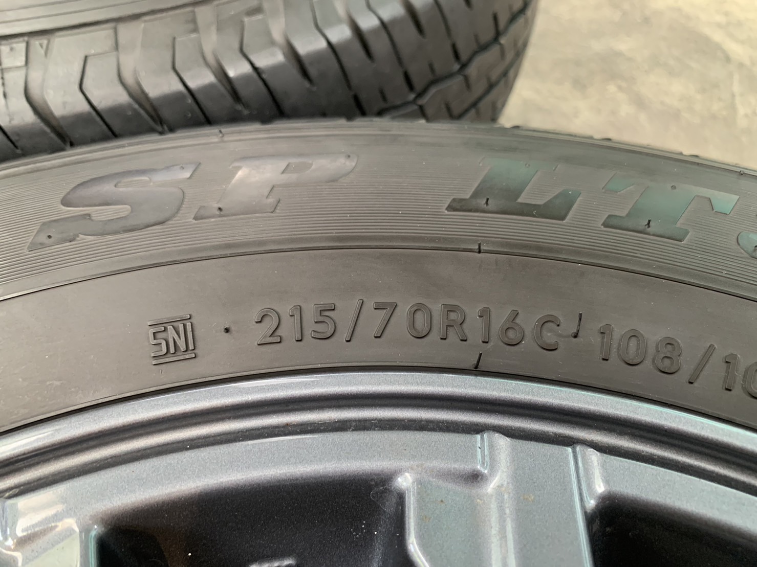 ล้อแม็ก ISUZU X-Series ขอบ 16 พร้อมยาง 215-70-16 Dunlop ปลายปี 20 ล้อแม็ก ISUZU X-Series ขอบ 16 พร้อมยาง 215-70-16 Dunlop ปลายปี 20