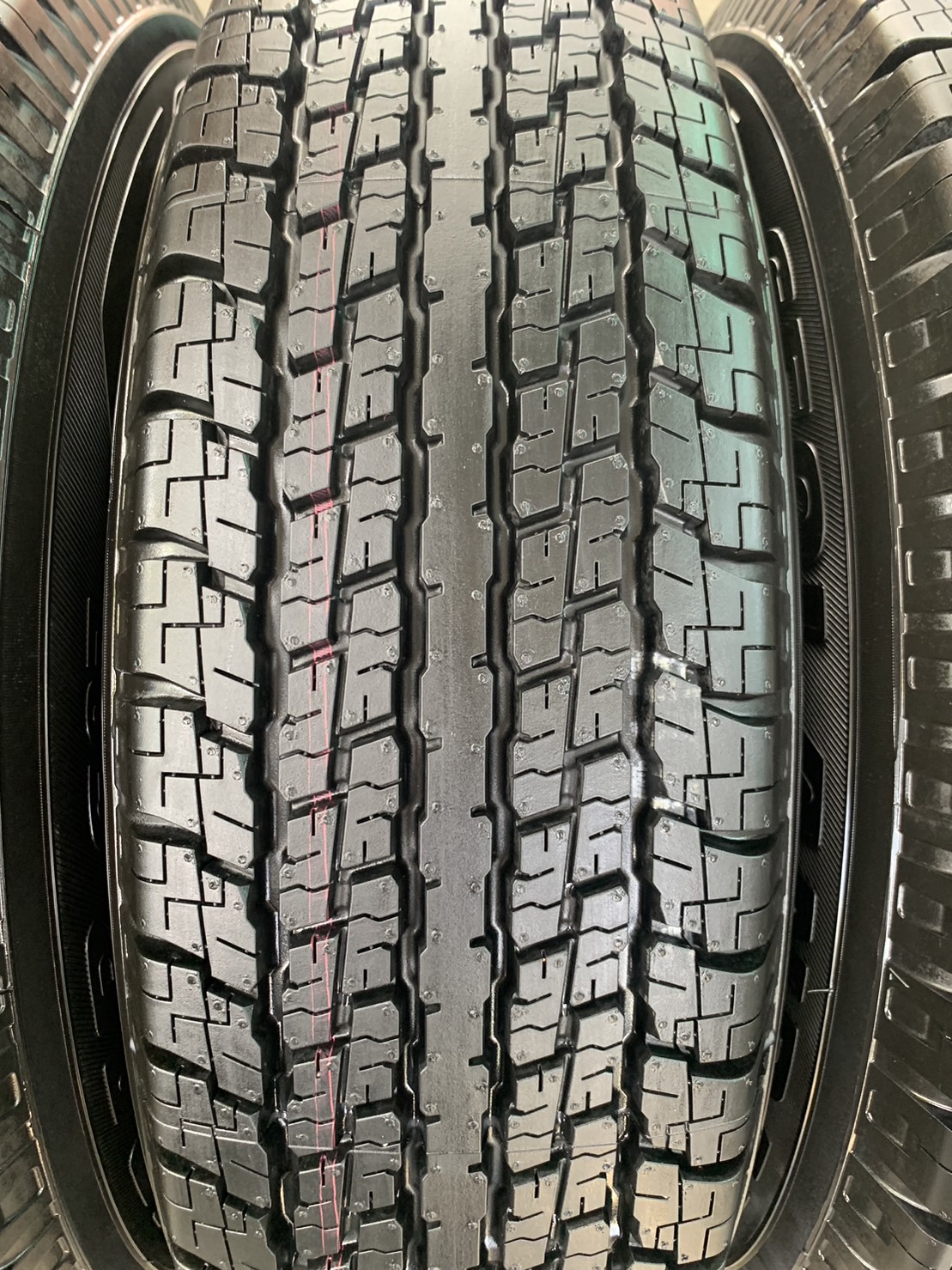 ยางป้ายแดง 205R16 Yokohama ปลายปี 22 เหมาะสำหรับ รถกระบะตัวเตี้ย ,รถกระบะสายบรรทุก