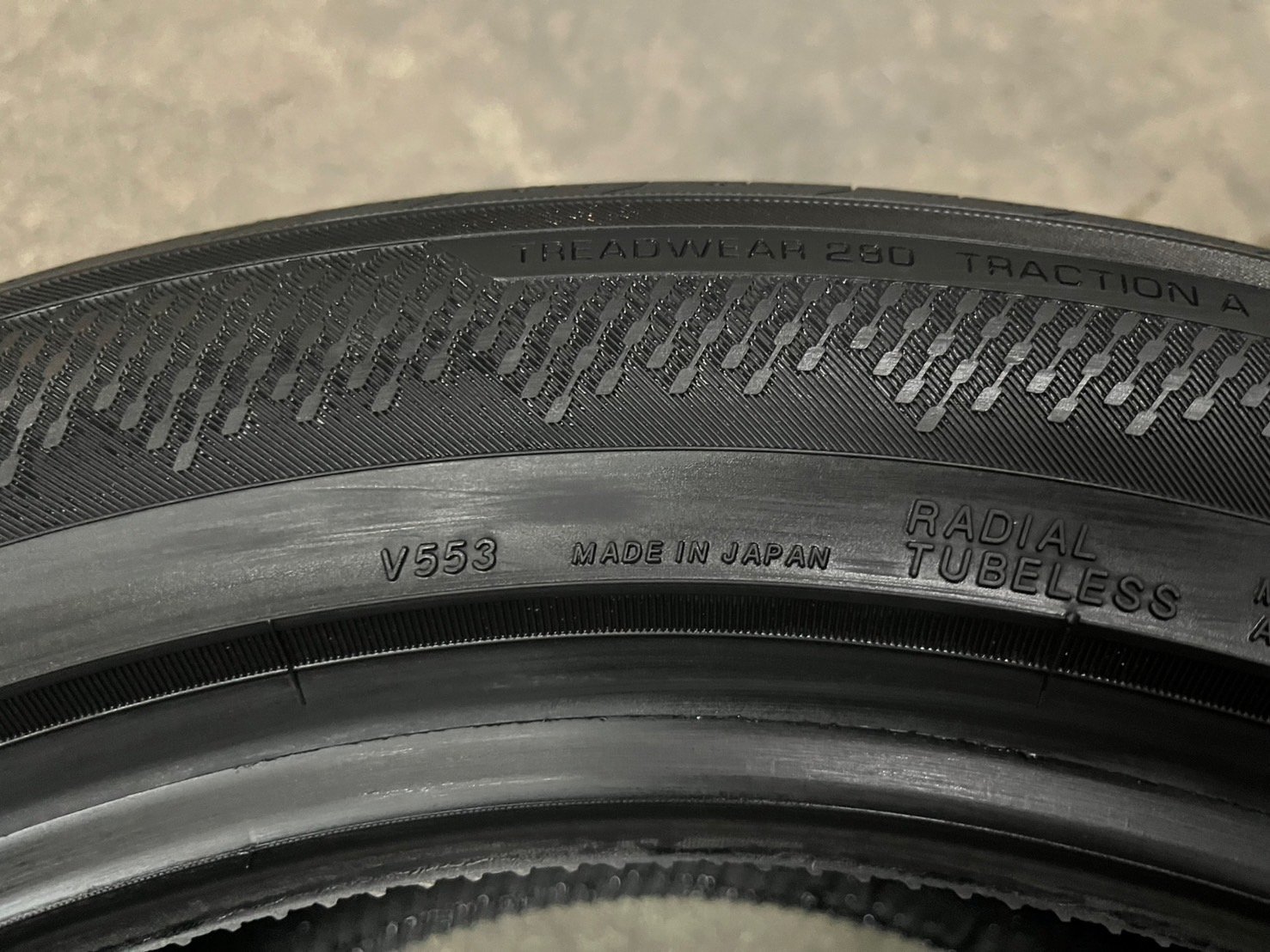 ยางป้ายแดง 235-50-18 Yokohama (Made in Japan) ปี 25 สวยกริ๊บ