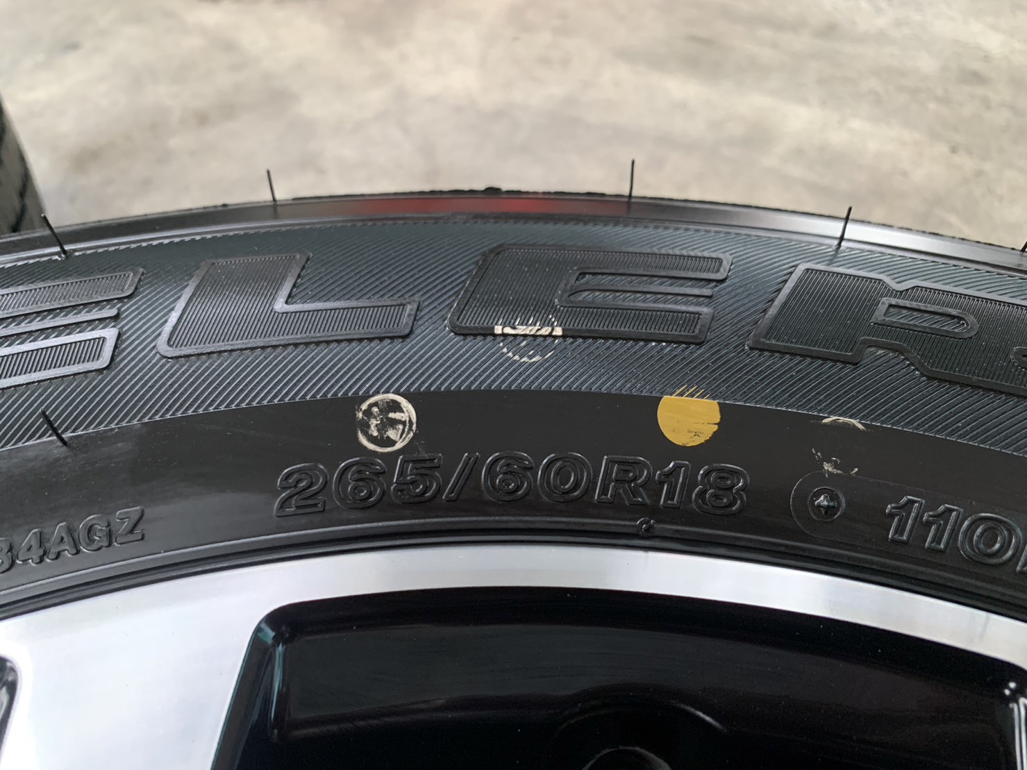 ล้อแม็กป้ายแดง Toyota Revo รุ่นใหม่ล่าสุด ขอบ 18 พร้อมยางป้ายแดง 265-60-18 Bridgestone ปี 22 สวยกริ๊บ ล้อแม็กป้ายแดง Toyota Revo รุ่นใหม่ล่าสุด ขอบ 18 พร้อมยางป้ายแดง 265-60-18 Bridgestone ปี 22 สวยกริ๊บ