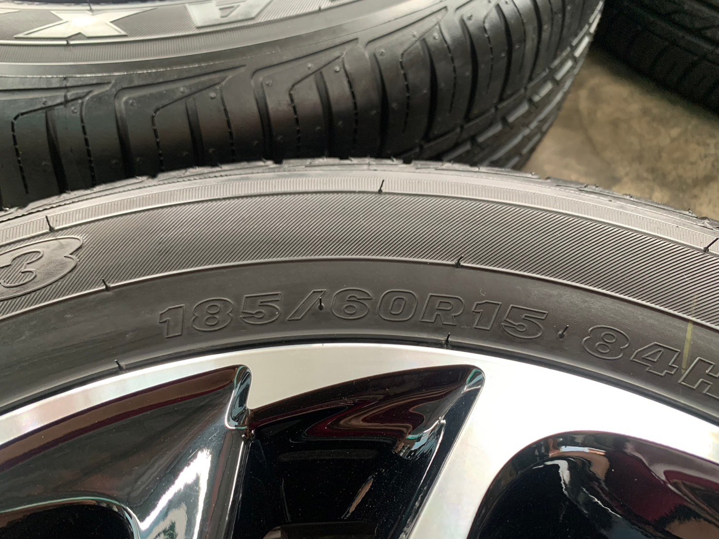 ล้อแม็กป้ายแดง Toyota Yaris Sport ขอบ 15 ดำหน้าเงา พร้อมยางใหม่ป้ายแดง 185-60-15 Maxxis ปลายปี 22 ล้อแม็กป้ายแดง Toyota Yaris Sport ขอบ 15 ดำหน้าเงา พร้อมยางใหม่ป้ายแดง 185-60-15 Maxxis ปลายปี 22