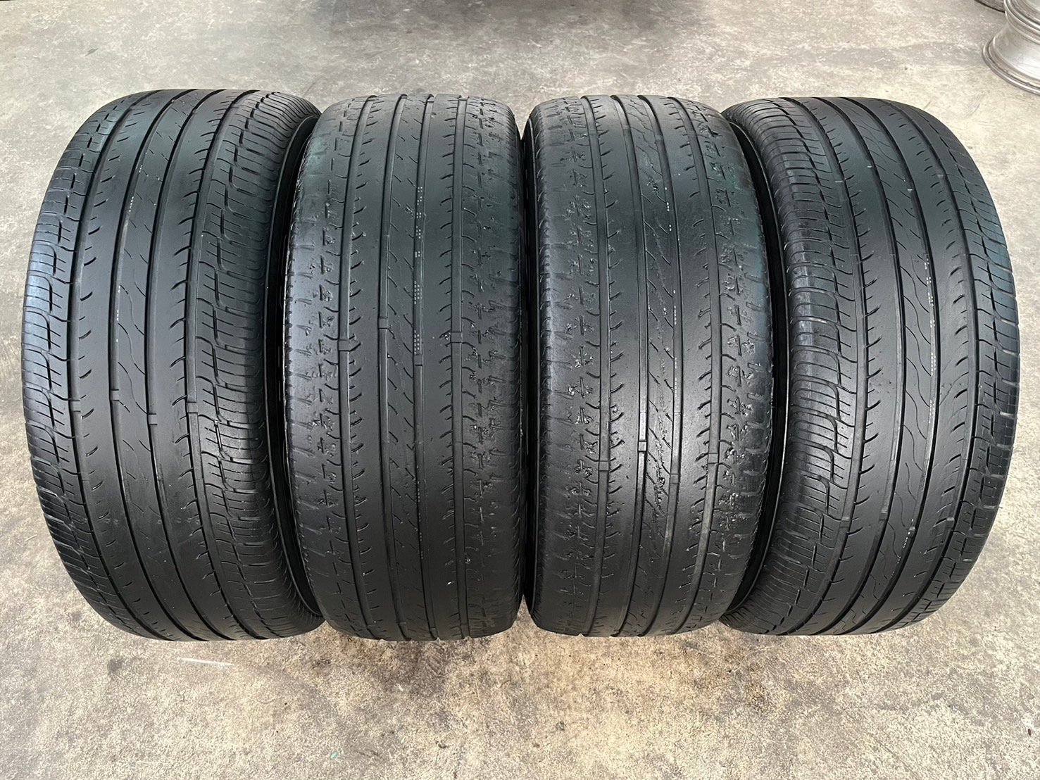 ล้อแม็ก 6รู139 ขอบ 20 สีดำ แถมยาง 265-50-20 Maxxis ปี 19 ล้อแม็ก 6รู139 ขอบ 20 สีดำ แถมยาง 265-50-20 Maxxis ปี 19