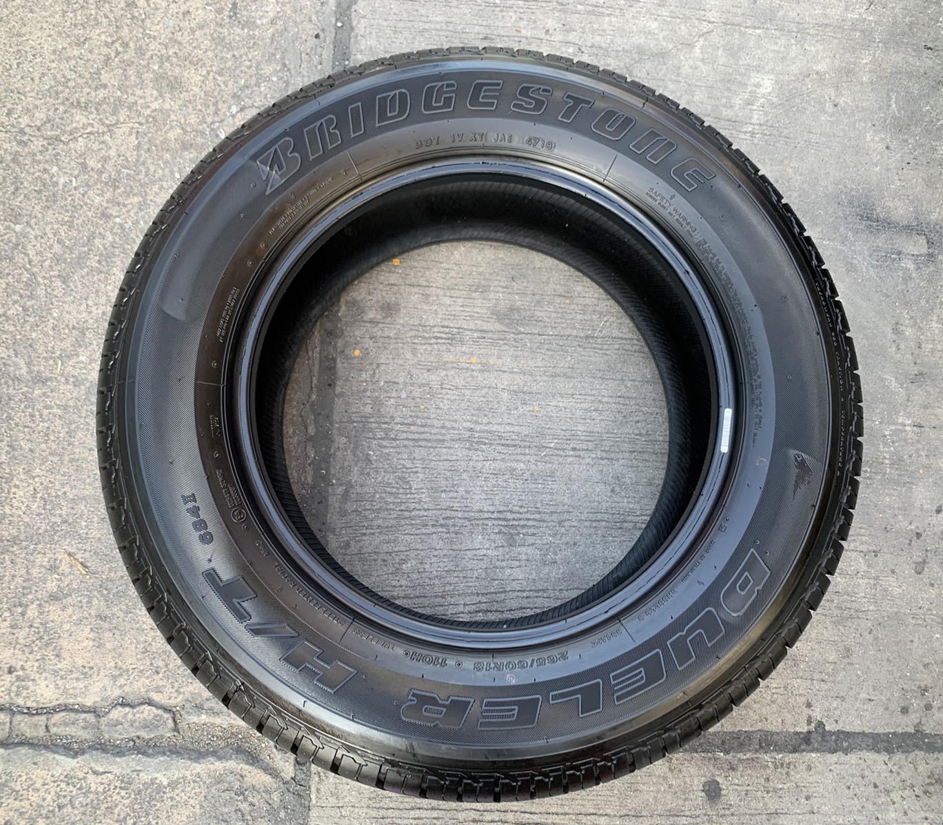 ยาง 1 เส้น 265-60-18 Bridgestone ปลายปี 18 ถอดจากรถป้ายแดง ยังไม่ได้ใช้งาน