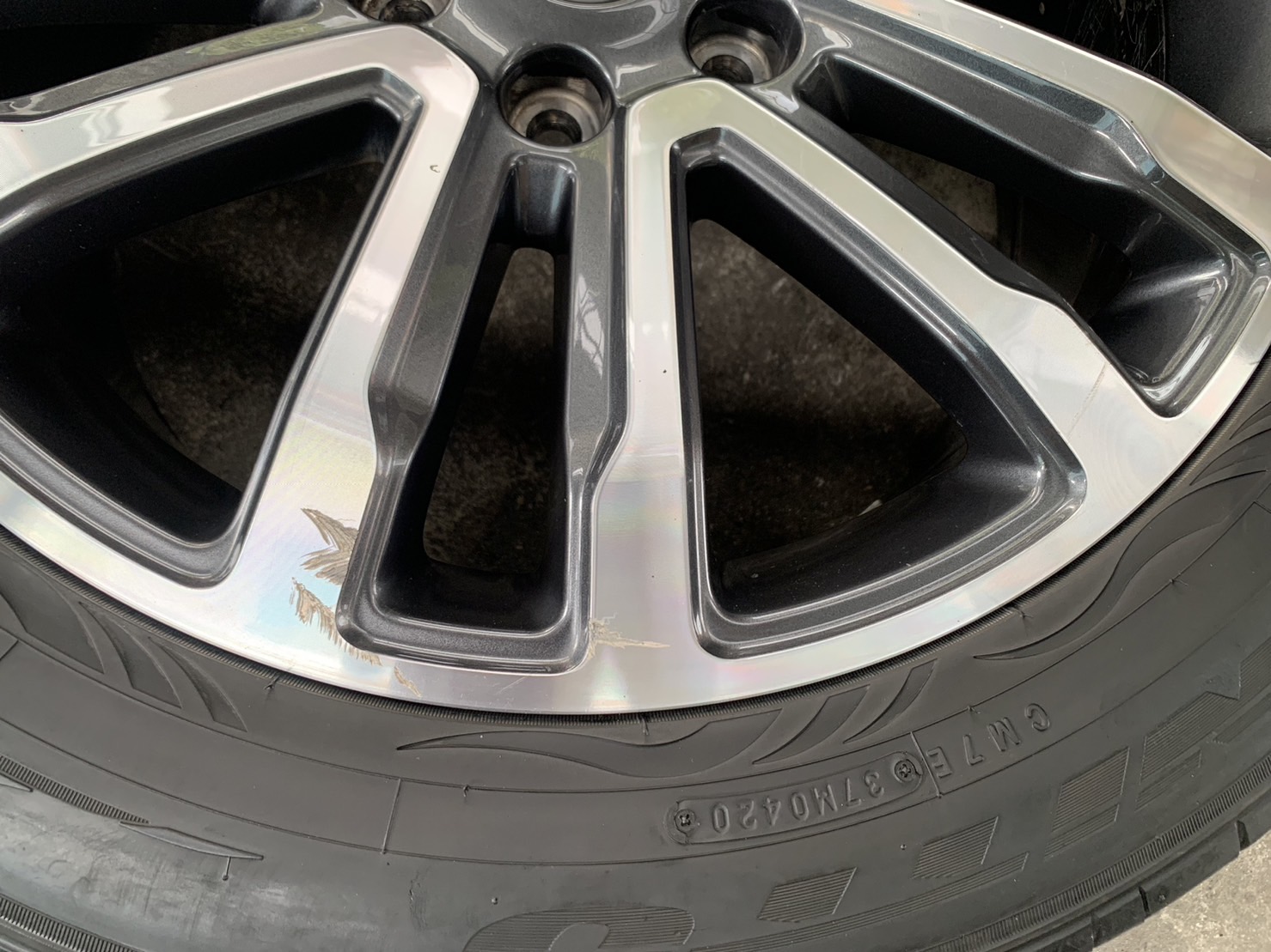 ล้อแม็ก Ford Everest ขอบ 20 เทาหน้าเงา พร้อมยาง 265-50-20 NITTO ปี 20 ล้อแม็ก Ford Everest ขอบ 20 เทาหน้าเงา พร้อมยาง 265-50-20 NITTO ปี 20