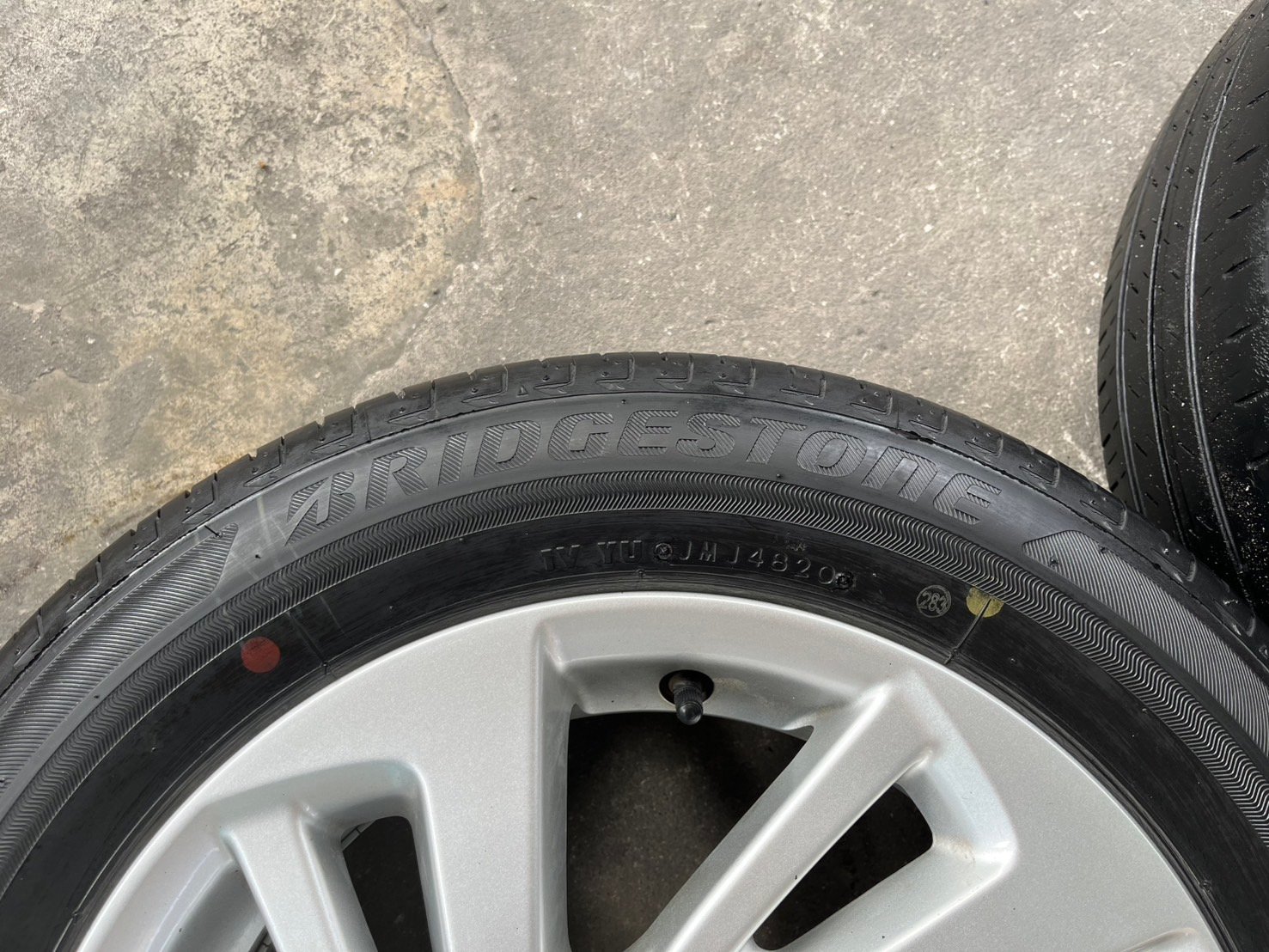 ล้อแม็ก Honda Jazz GK ขอบ 15 แถมยาง 175-65-15 Bridgestone ปลายปี 20 ล้อแม็ก Honda Jazz GK ขอบ 15 แถมยาง 175-65-15 Bridgestone ปลายปี 20