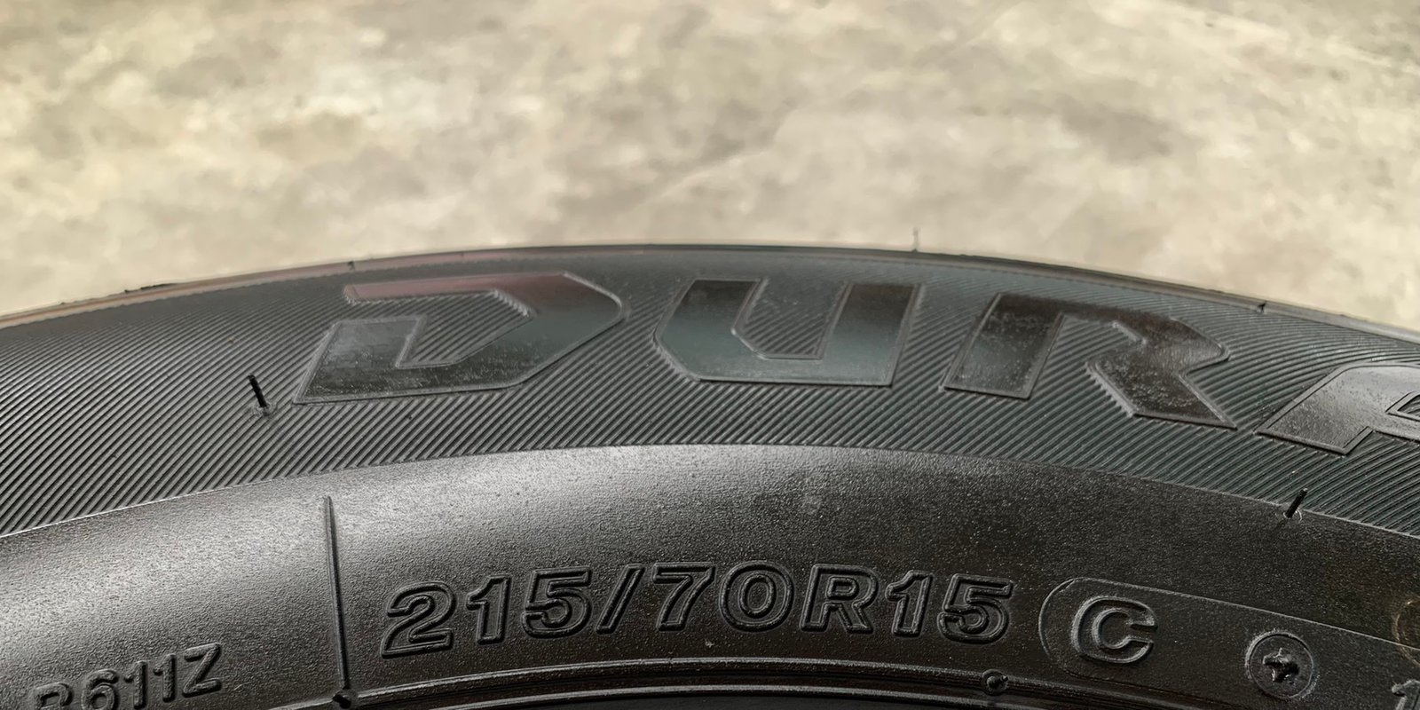 ยางป้ายแดง 215-70-15 Bridgestone ปลายปี 22 สวยกริ๊บ ใส่กับ รถกระบะตัวเตี้ย ได้ทุกรุ่น ยางป้ายแดง 215-70-15 Bridgestone ปลายปี 22 สวยกริ๊บ ใส่กับ รถกระบะตัวเตี้ย ได้ทุกรุ่น
