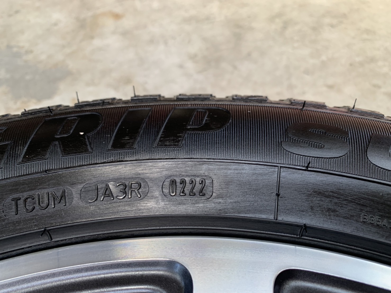 ล้อแม็กป้ายแดง Ford Everest รุ่นใหม่ ขอบ 20 พร้อมยางป้ายแดง 265-50-20 GoodYear ปี 22 สวยกริ๊บ ล้อแม็กป้ายแดง Ford Everest รุ่นใหม่ ขอบ 20 พร้อมยางป้ายแดง 265-50-20 GoodYear ปี 22 สวยกริ๊บ