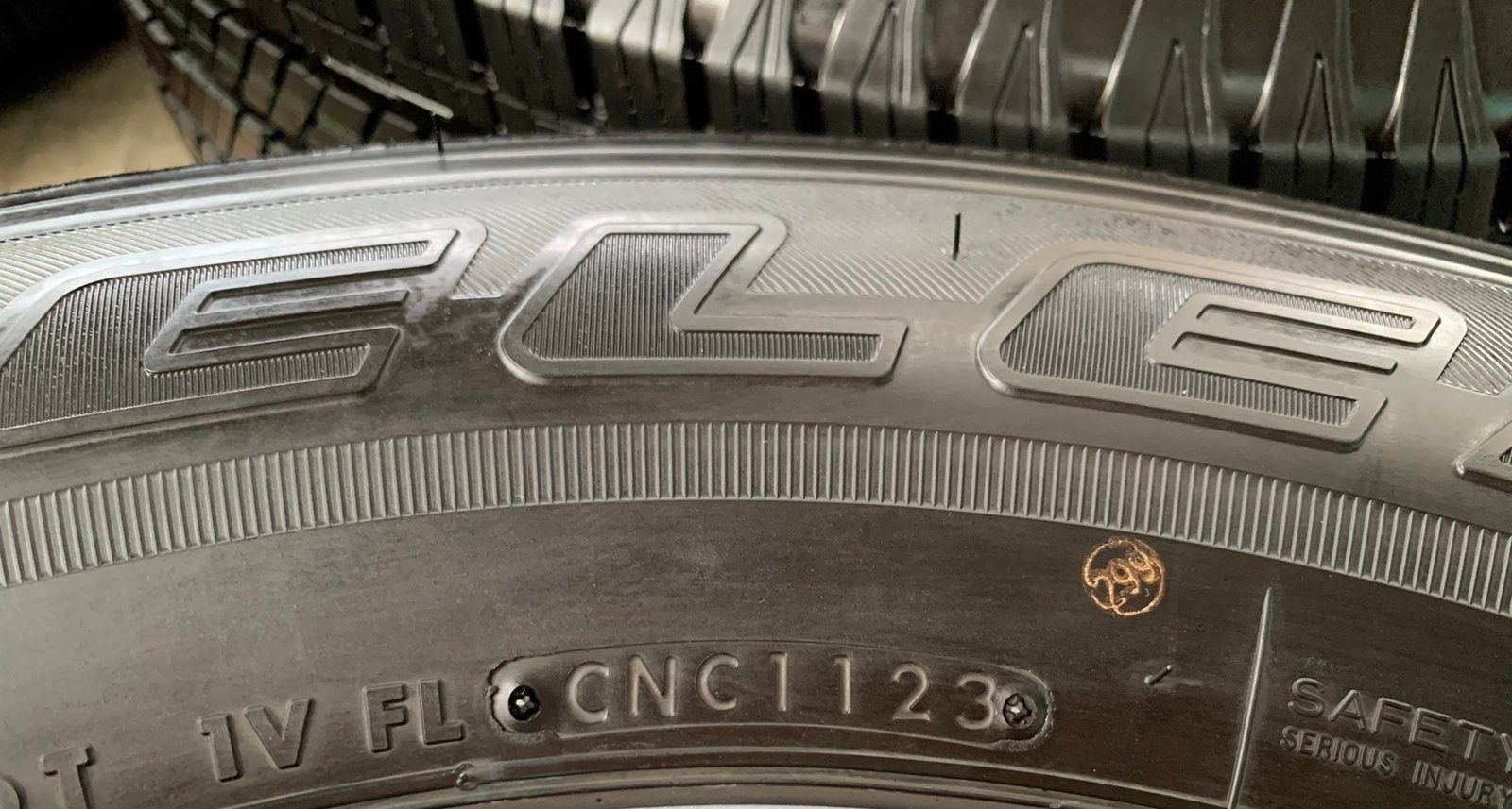 ยางใหม่ป้ายแดง 255-70-17 Bridgestone ปี 23 เหมาะสำหรับ รถกระบะตัวสูง และ SUV ทุกรุ่น ยางใหม่ป้ายแดง 255-70-17 Bridgestone ปี 23 เหมาะสำหรับ รถกระบะตัวสูง และ SUV ทุกรุ่น
