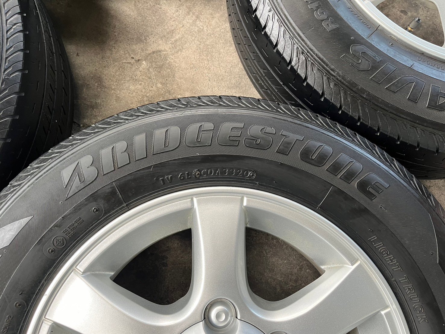 ล้อแม็ก ISUZU D-Max Patinum ขอบ 15 พร้อมยาง 205-70-15 Bridgestone ปี 20 ล้อแม็ก ISUZU D-Max Patinum ขอบ 15 พร้อมยาง 205-70-15 Bridgestone ปี 20