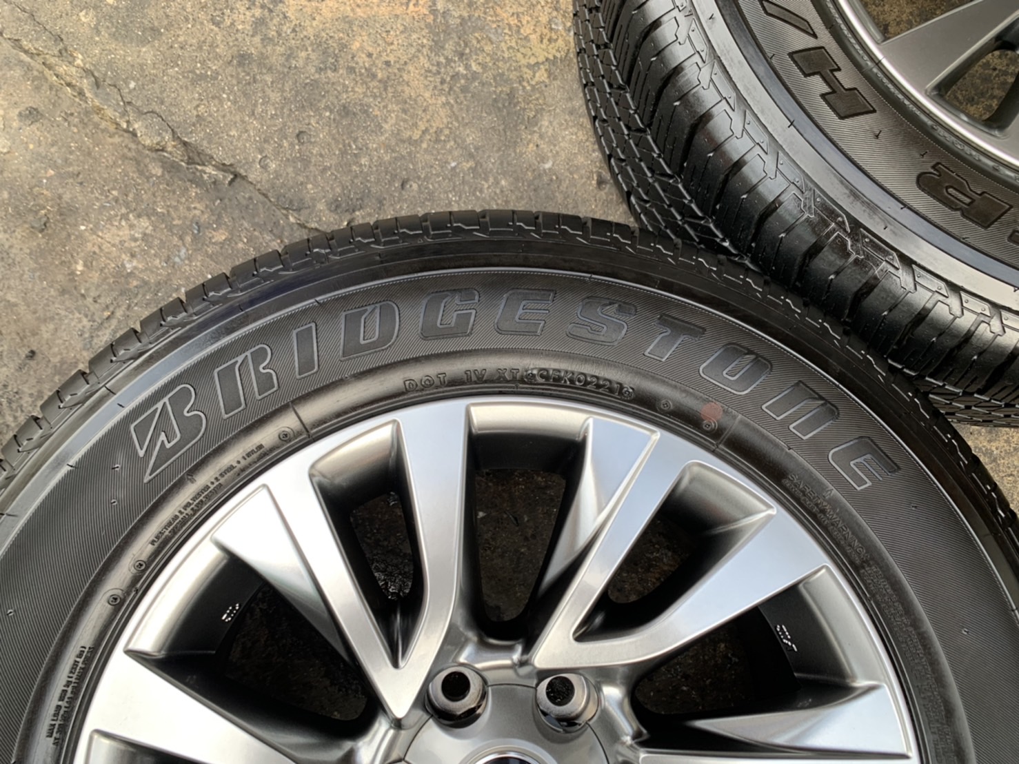 ล้อแม็ก Toyota Fortuner รุ่นใหม่ล่าสุด ขอบ18 สีไฮเปอร์ พร้อมยาง 265-60-18 Bridgestone ปี 21