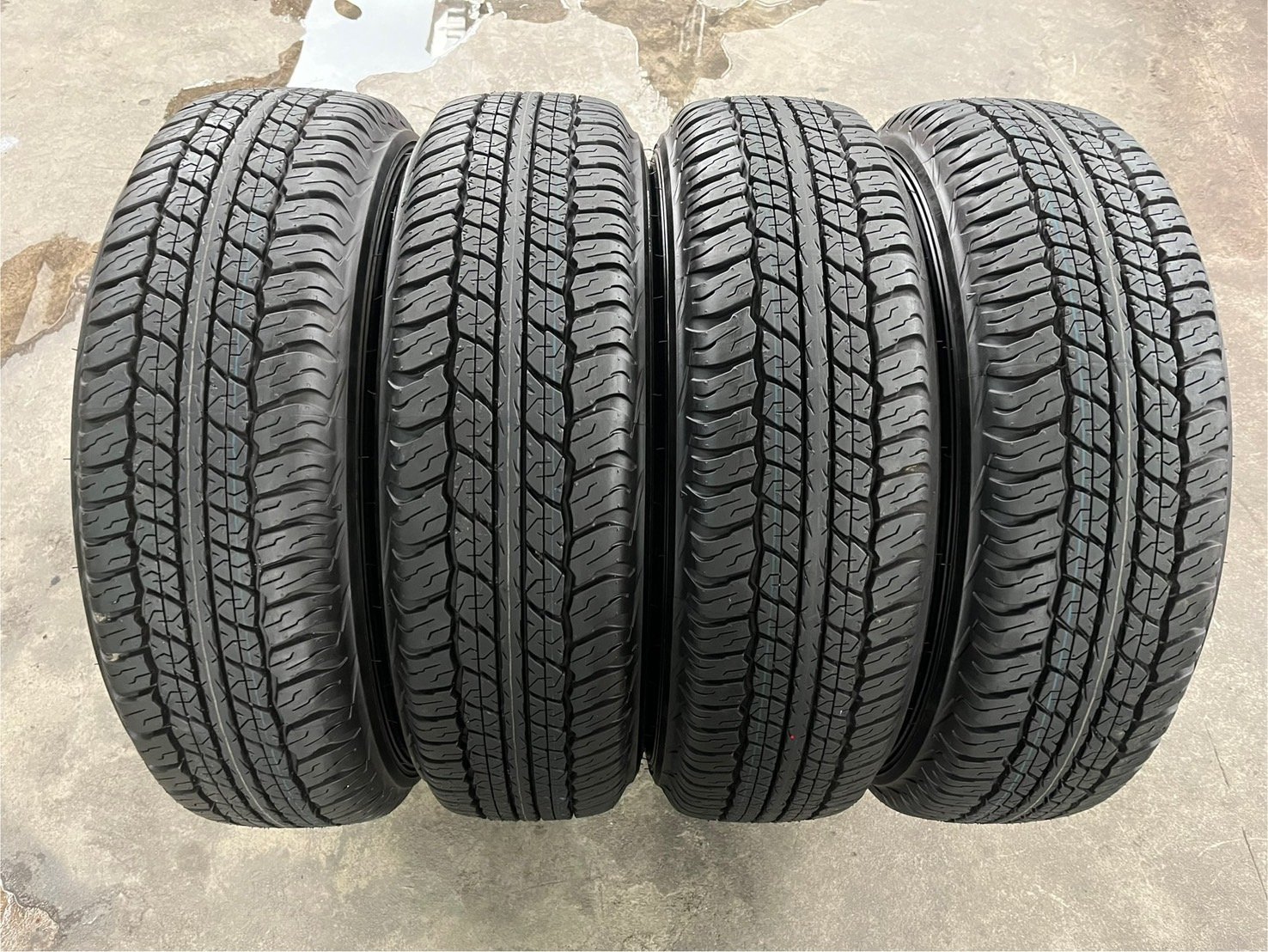 ล้อแม็กป้ายแดง 5รู114 Toyota ขอบ 17 สีบอร์น พร้อมยางใหม่ป้ายแดง 225-70-17 Dunlop ปี 24