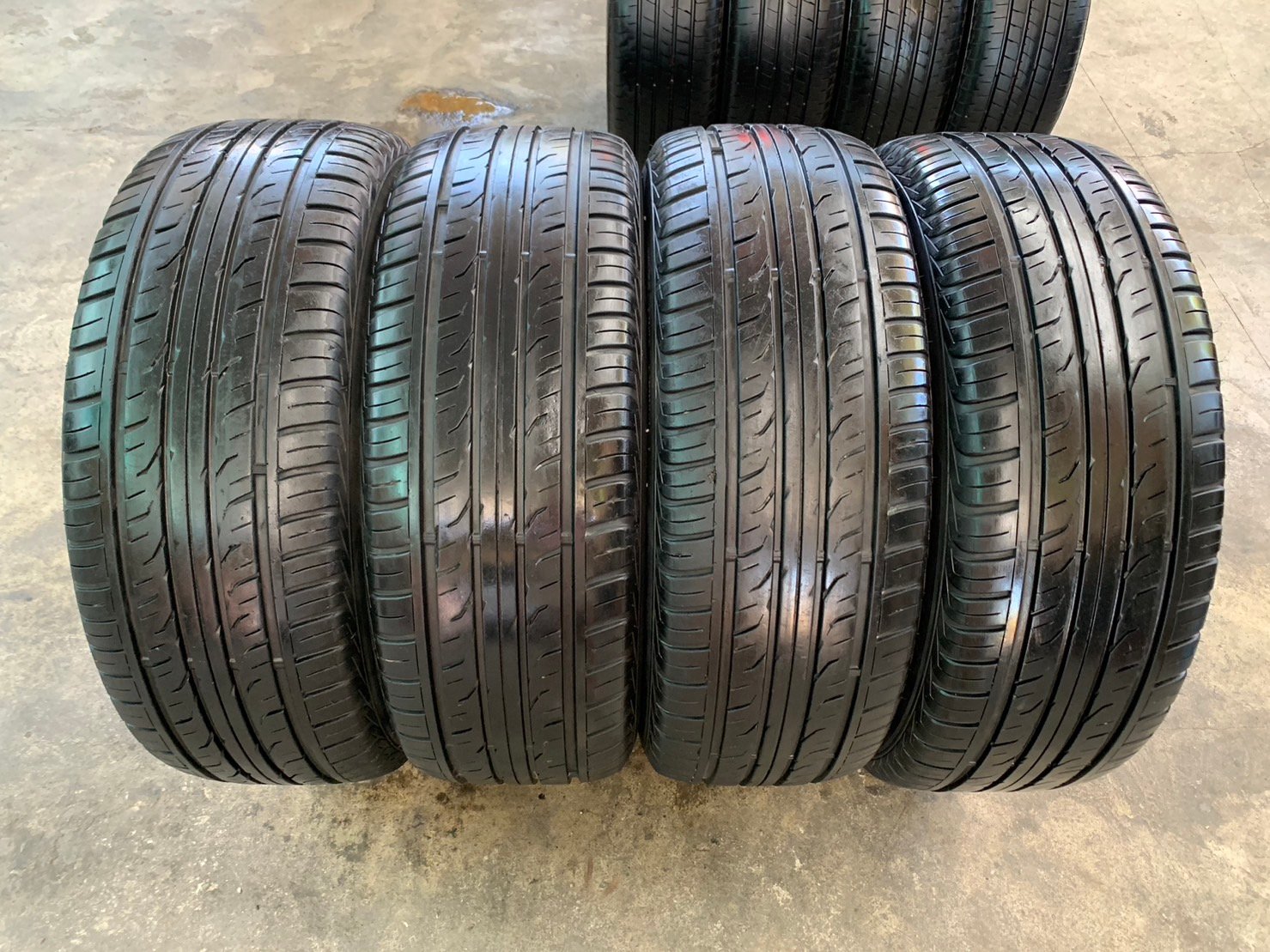 ล้อแม็ก Toyota Fortuner Legender ขอบ 20 พร้อมยาง 265-50-20 Dunlop ปลายปี 20 ล้อแม็ก Toyota Fortuner Legender ขอบ 20 พร้อมยาง 265-50-20 Dunlop ปลายปี 20