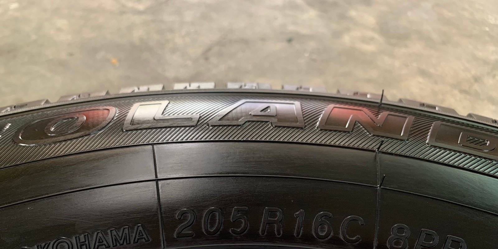 ยางป้ายแดง 205R16 Yokohama ปลายปี 22 เหมาะสำหรับ รถกระบะตัวเตี้ย ,รถกระบะสายบรรทุก ยางป้ายแดง 205R16 Yokohama ปลายปี 22 เหมาะสำหรับ รถกระบะตัวเตี้ย ,รถกระบะสายบรรทุก