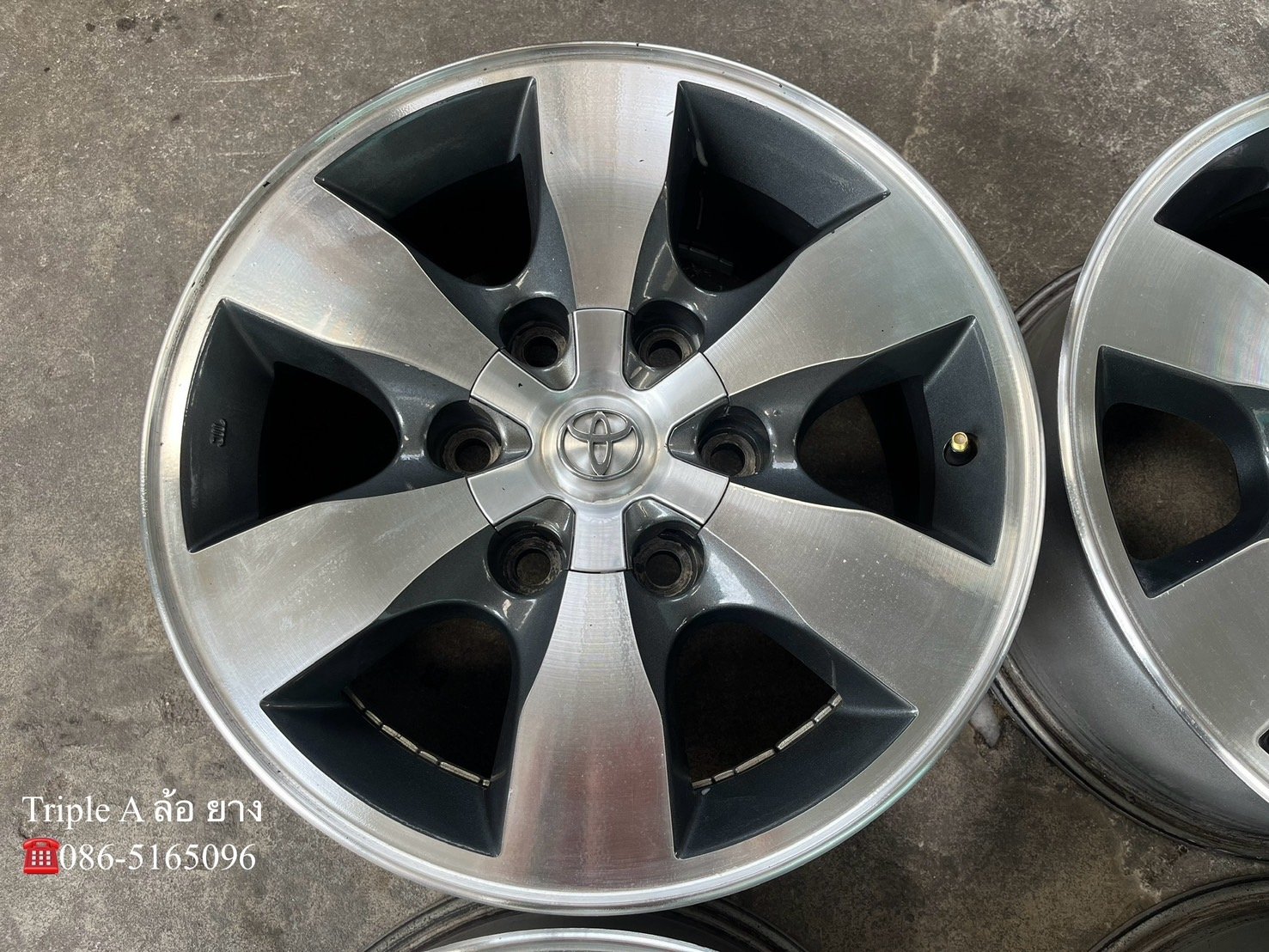 ล้อแม็ก 6รู139 Toyota Vigo ขอบ 16 เทาหน้าเงา สภาพสวย