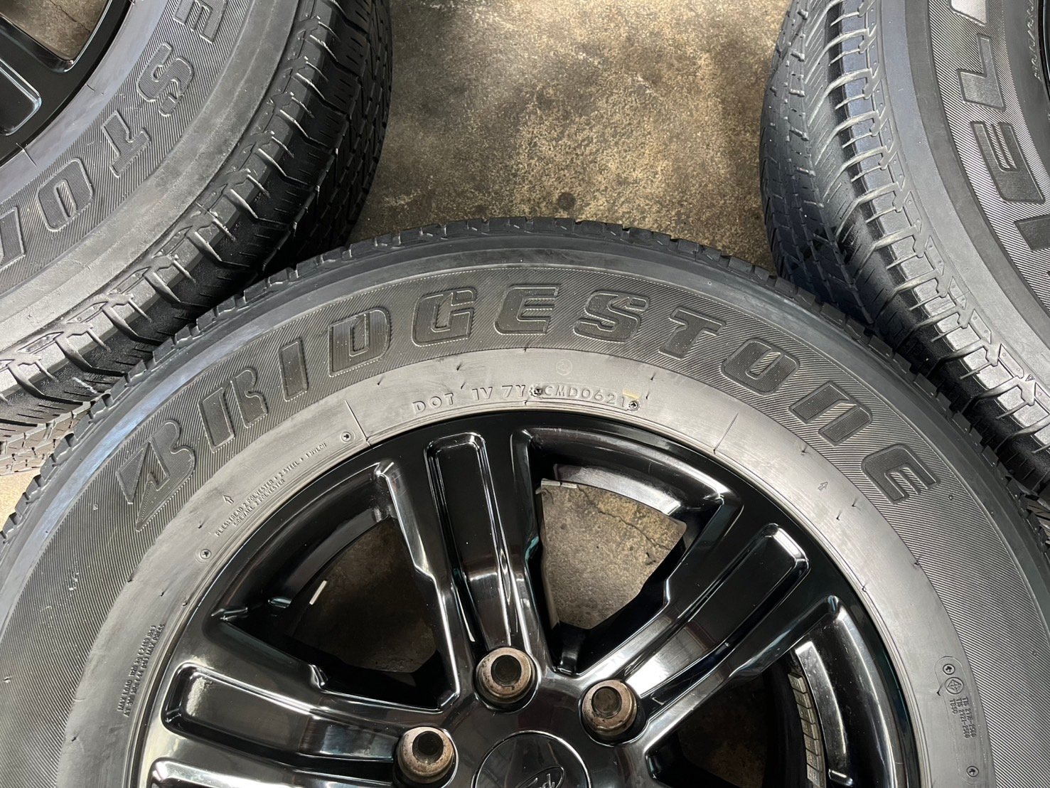 ล้อแม็ก Ford Ranger XLT ขอบ 17 สีดำ แถมยาง 255-65-17 Bridgestone ปี 21