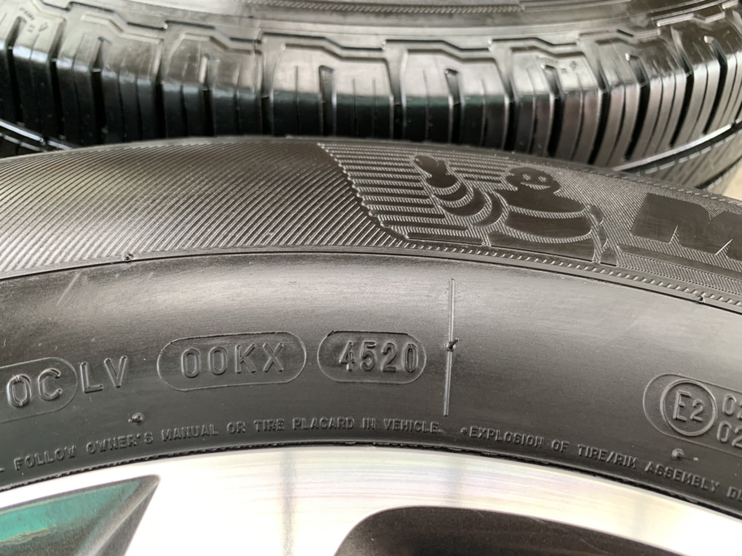 ล้อแม็ก Mazda BT50 Pro ขอบ 17 สีเทาหน้าเงา พร้อมยาง 265-65-17 Michelin ปลายปี 20 ล้อแม็ก Mazda BT50 Pro ขอบ 17 สีเทาหน้าเงา พร้อมยาง 265-65-17 Michelin ปลายปี 20