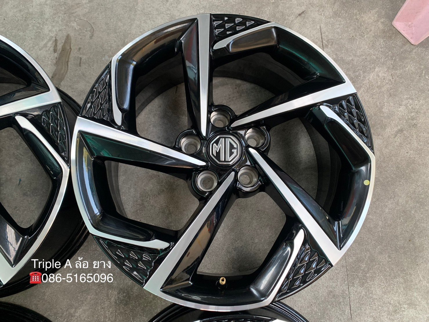 ล้อแม็กป้ายแดง MG5 ตัวท็อป รุ่นใหม่ล่าสุด ขอบ 17 ใหม่กริ๊บๆ ถอดจากรถป้ายแดง ล้อแม็กป้ายแดง MG5 ตัวท็อป รุ่นใหม่ล่าสุด ขอบ 17 ใหม่กริ๊บๆ ถอดจากรถป้ายแดง