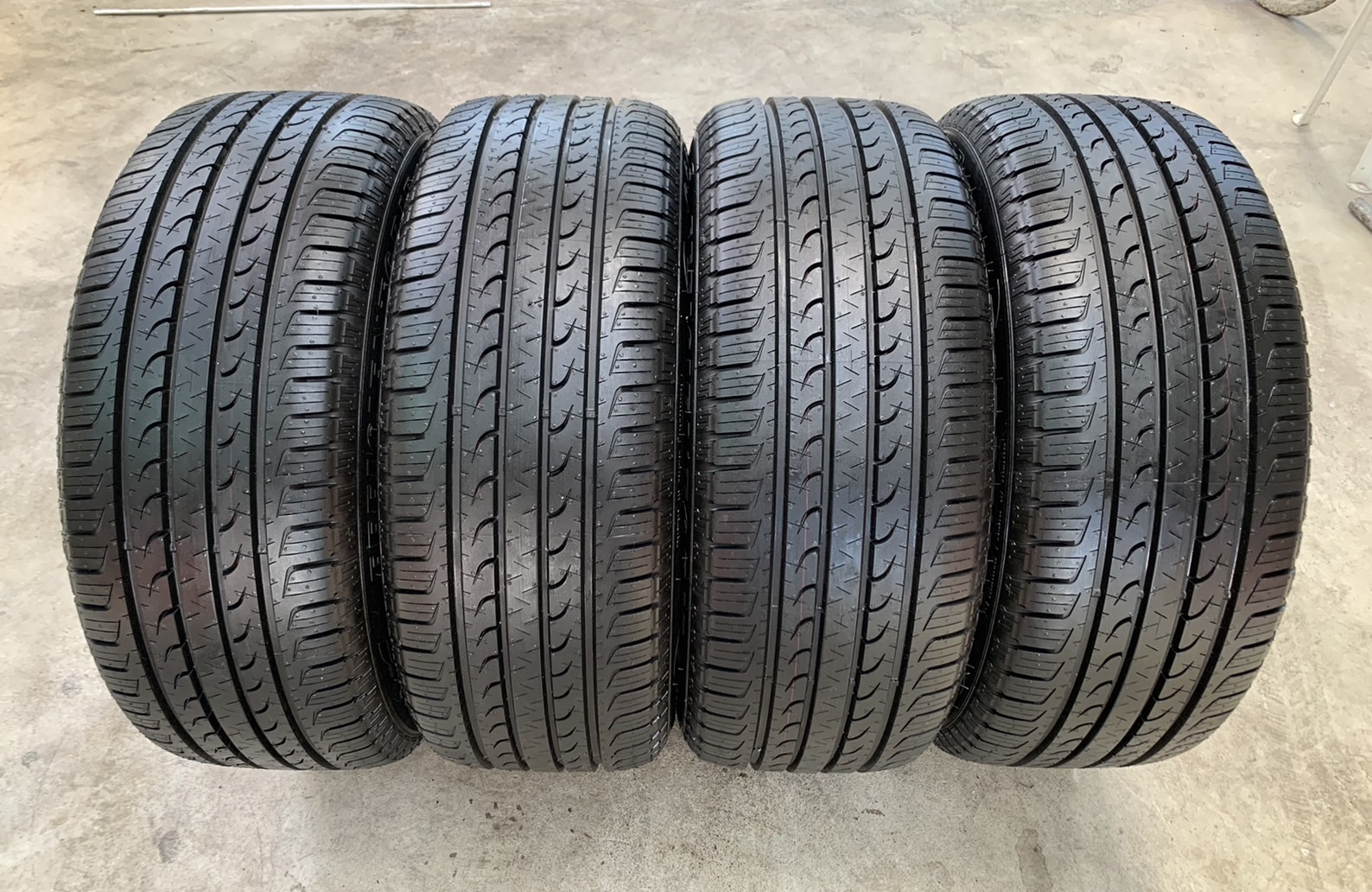 ล้อแม็กป้ายแดง Ford Everest รุ่นใหม่ ขอบ 20 พร้อมยางป้ายแดง 265-50-20 GoodYear ปี 22 สวยกริ๊บ ล้อแม็กป้ายแดง Ford Everest รุ่นใหม่ ขอบ 20 พร้อมยางป้ายแดง 265-50-20 GoodYear ปี 22 สวยกริ๊บ