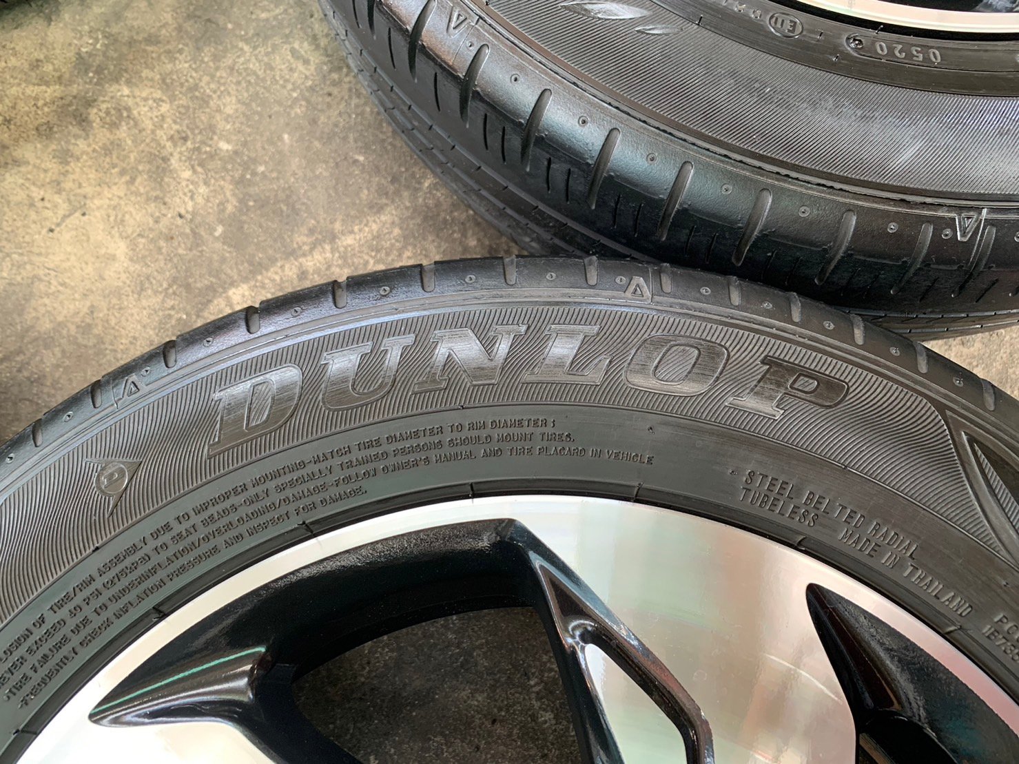 ล้อแม็ก Honda Mobilio ขอบ 15 ดำหน้าเงา พร้อมยาง 185-60-15 Dunlop ปี 20 ล้อแม็ก Honda Mobilio ขอบ 15 ดำหน้าเงา พร้อมยาง 185-60-15 Dunlop ปี 20