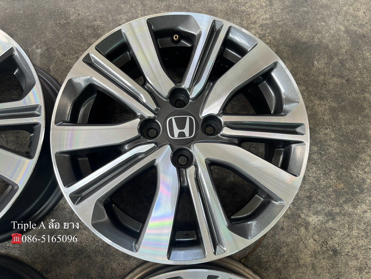ล้อแม็ก Honda City ตัวท็อป ขอบ 15 เทาหน้าเงา สวยกริ๊บ ล้อแม็ก Honda City ตัวท็อป ขอบ 15 เทาหน้าเงา สวยกริ๊บ