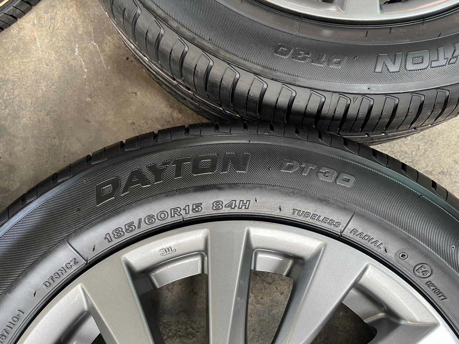 ล้อแม็ก Mitsu Attrage ขอบ 15 สีเทา พร้อมยางใหม่ 185-60-15 DAYTON ปี 24 ล้อแม็ก Mitsu Attrage ขอบ 15 สีเทา พร้อมยางใหม่ 185-60-15 DAYTON ปี 24