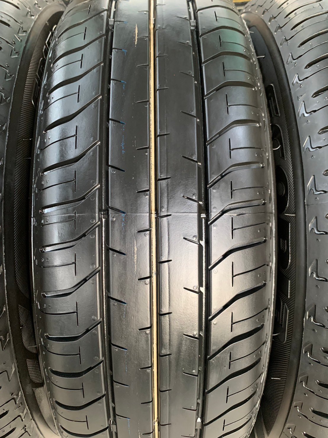 ยางป้ายแดง 185-60-15 Bridgestone ปี 23 สวยกริ๊บ ยางป้ายแดง 185-60-15 Bridgestone ปี 23 สวยกริ๊บ