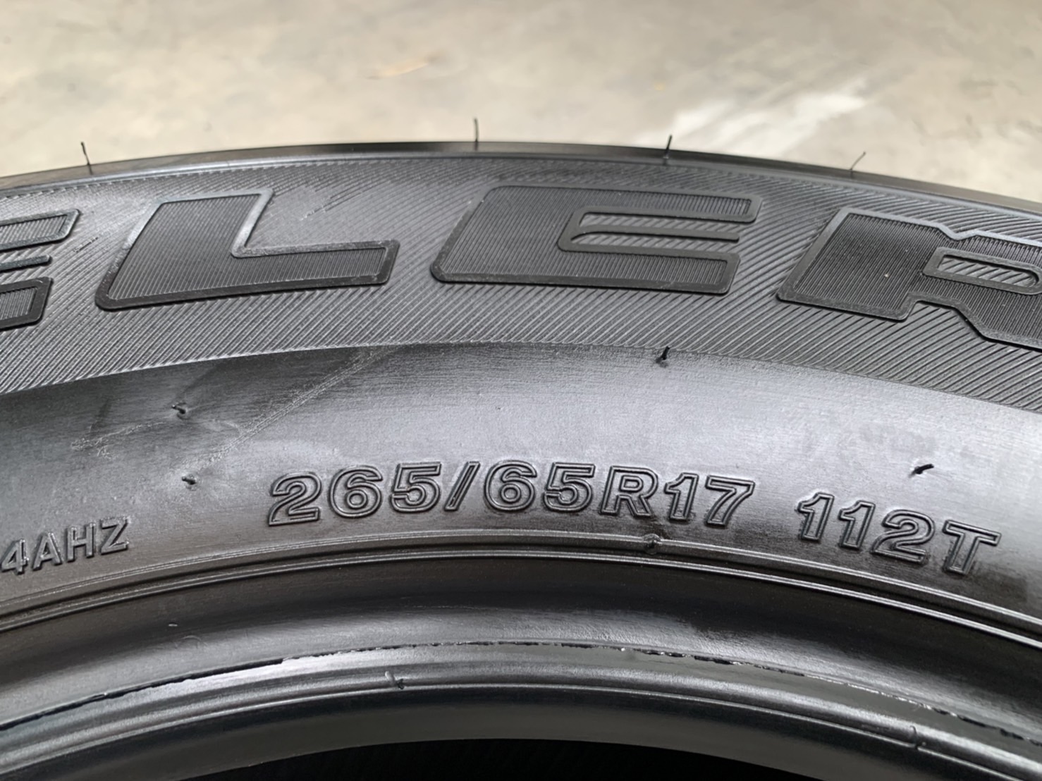 ยางใหม่ป้ายแดง 265-65-17 Bridgestone ปี 22 ใหม่ยกห้าง ถอดจากโชว์รูม