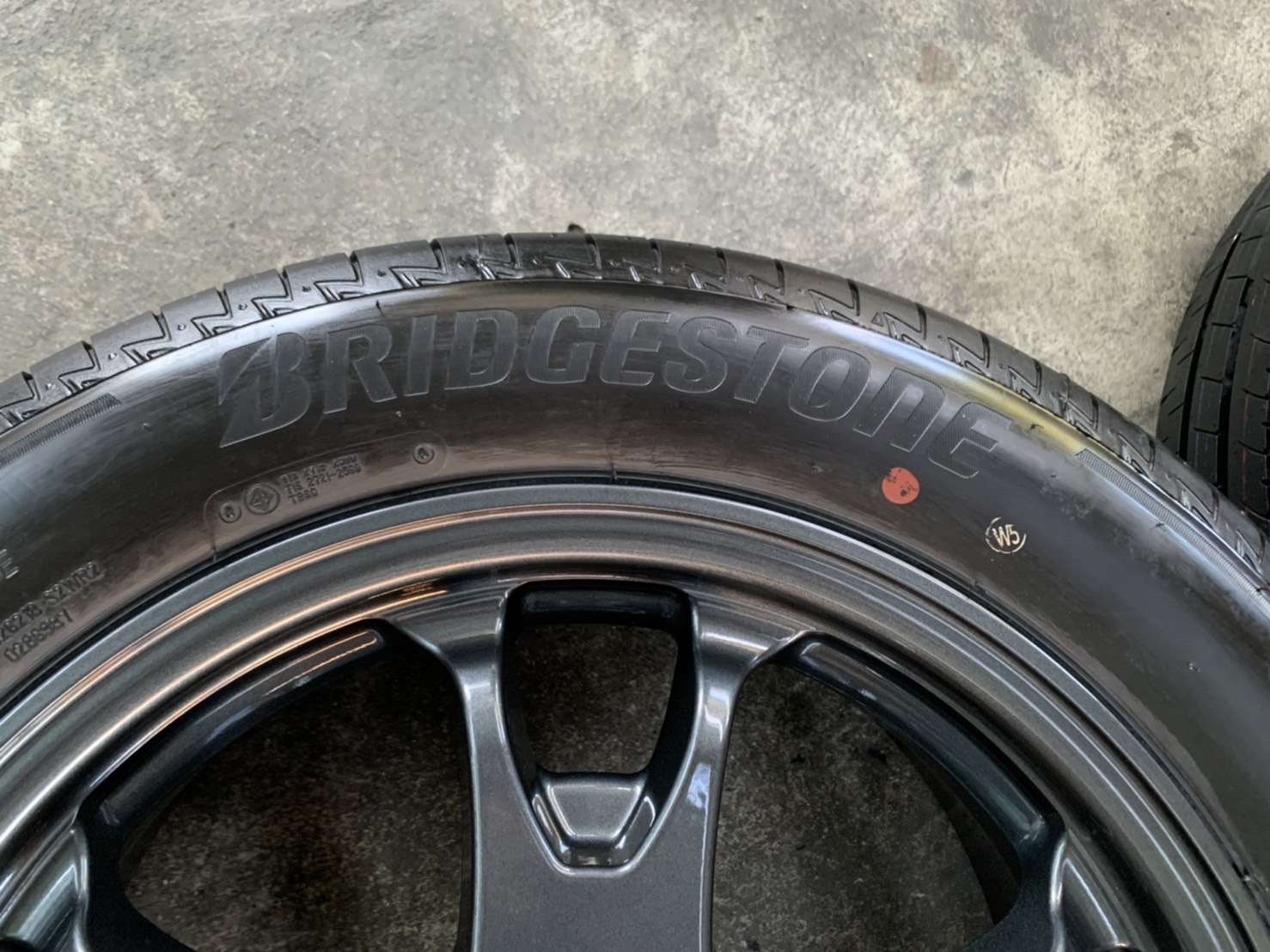 ล้อแม็กป้ายแดง Toyota Revo Z Edition รุ่นพิเศษ 60 ปี ขอบ 17 พร้อมยางป้ายแดง 215-55-17 Bridgestone ปี 22 ล้อแม็กป้ายแดง Toyota Revo Z Edition รุ่นพิเศษ 60 ปี ขอบ 17 พร้อมยางป้ายแดง 215-55-17 Bridgestone ปี 22