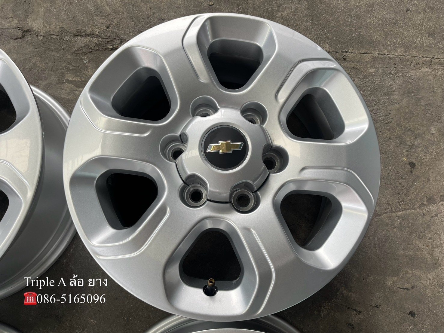 ล้อแม็กป้ายแดง Chevrolet Colorado ตัวเตี้ย ขอบ 16 สวยกริ๊บ ล้อแม็กป้ายแดง Chevrolet Colorado ตัวเตี้ย ขอบ 16 สวยกริ๊บ