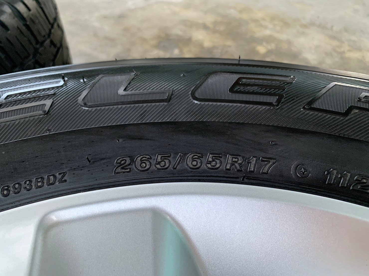 ล้อแม็ก Toyota Revo ตัวสูง ขอบ 17 พร้อมยาง 265-65-17 Bridgestone ปี 19 ล้อแม็ก Toyota Revo ตัวสูง ขอบ 17 พร้อมยาง 265-65-17 Bridgestone ปี 19