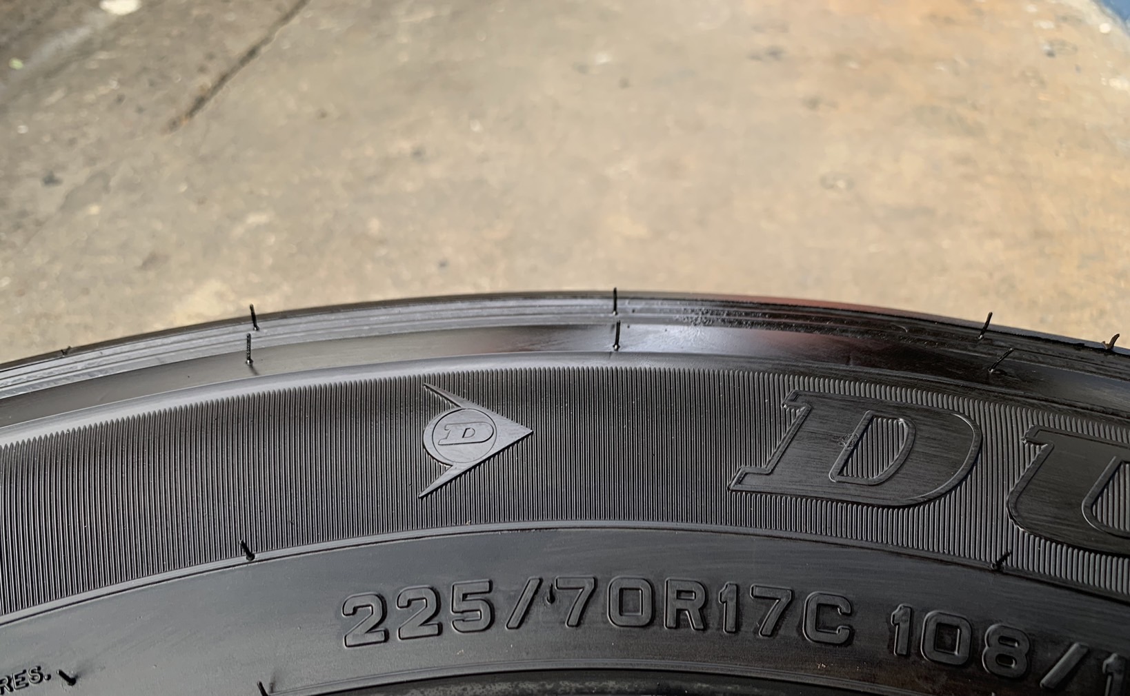 ยางใหม่ป้ายแดง 225-70-17 Dunlop ปี 22 ใหม่กริ๊บๆ ใส่กับ รถกระบะตัวเตี้ยตัวสูงSUV ได้ทุกรุ่น ยางใหม่ป้ายแดง 225-70-17 Dunlop ปี 22 ใหม่กริ๊บๆ ใส่กับ รถกระบะตัวเตี้ยตัวสูงSUV ได้ทุกรุ่น