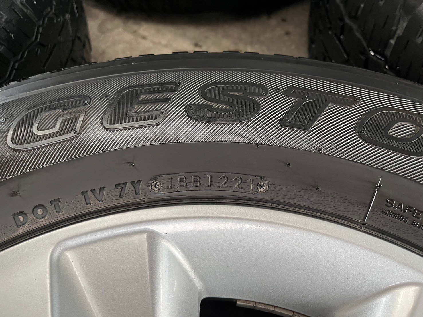 ล้อแม็ก Toyota Revo ตัวสูง ขอบ 17 พร้อมยาง 265-65-17 Bridgestone ปี 21 ล้อแม็ก Toyota Revo ตัวสูง ขอบ 17 พร้อมยาง 265-65-17 Bridgestone ปี 21