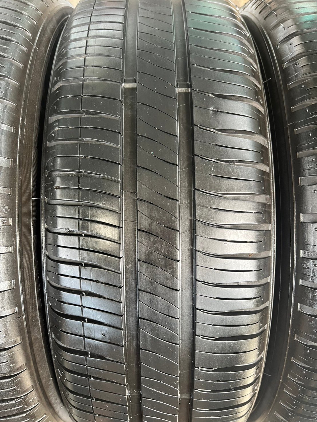 ล้อแม็ก Mazda 2 Skyactiv ขอบ 15 สีเทาดำ พร้อมยาง 185-65-15 Michelin ปี 23