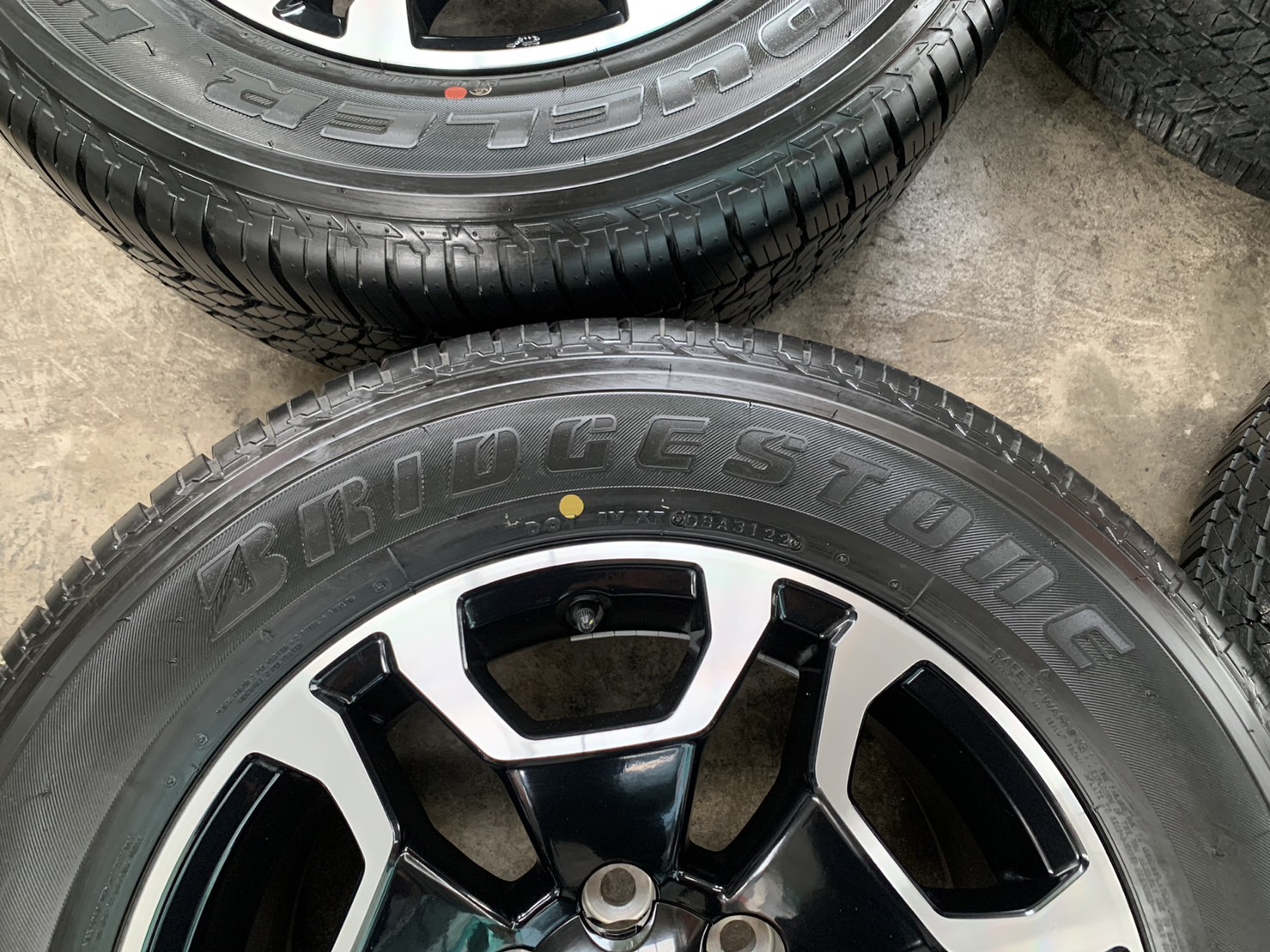 ล้อแม็กป้ายแดง Toyota Revo รุ่นใหม่ล่าสุด ขอบ 18 พร้อมยางป้ายแดง 265-60-18 Bridgestone ปี 22 สวยกริ๊บ ล้อแม็กป้ายแดง Toyota Revo รุ่นใหม่ล่าสุด ขอบ 18 พร้อมยางป้ายแดง 265-60-18 Bridgestone ปี 22 สวยกริ๊บ