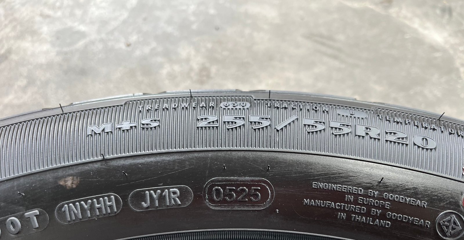 ยางใหม่ป้ายแดง 255-55-20 Goodyear ปี 25 เหมาะสำหรับ รถกระบะตัวสูง และ SUV ทุกรุ่น ยางใหม่ป้ายแดง 255-55-20 Goodyear ปี 25 เหมาะสำหรับ รถกระบะตัวสูง และ SUV ทุกรุ่น