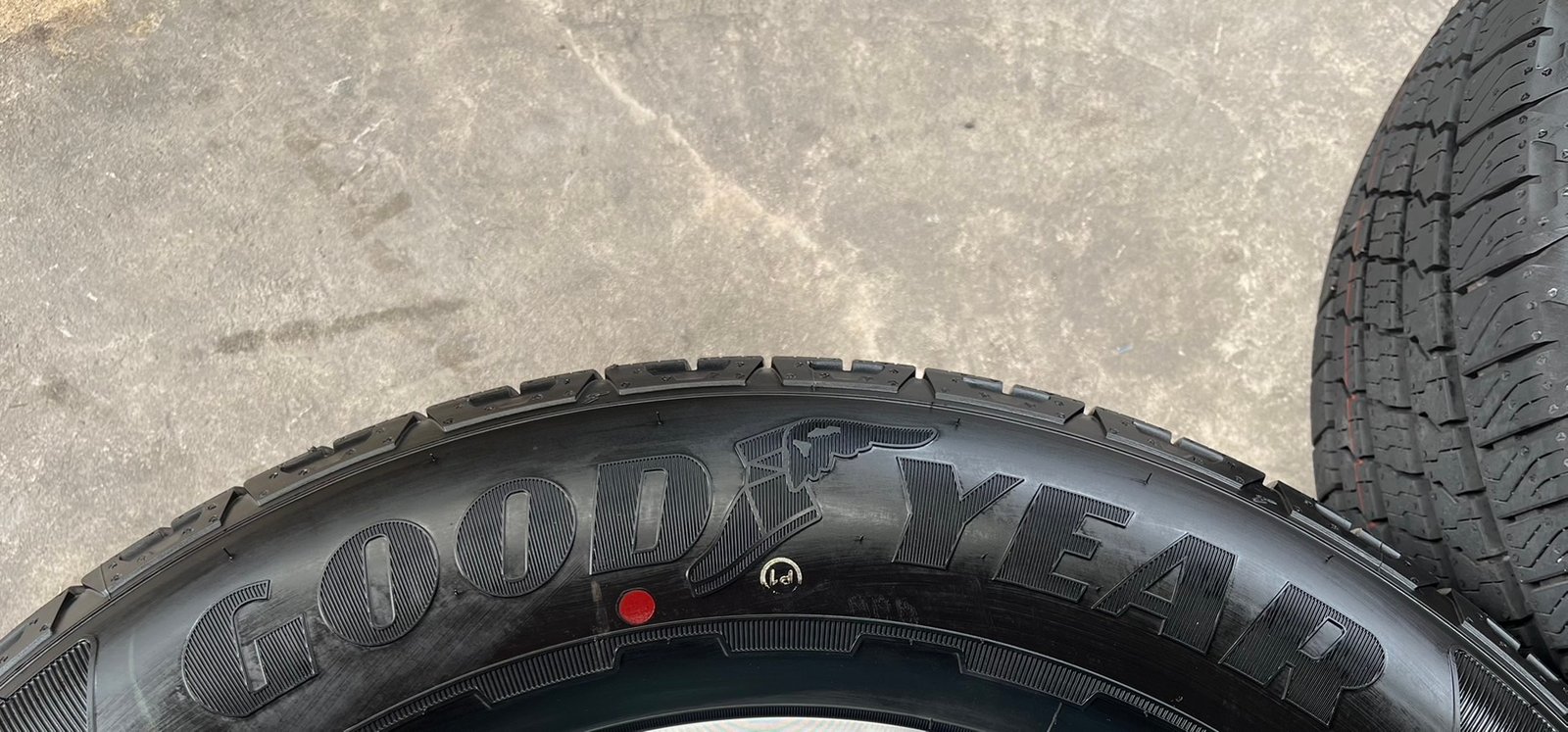 ยางใหม่ป้ายแดง 255-65-18 Goodyear ปี 25 ใหม่กริ๊บ เหมาะสำหรับ รถกระบะตัวสูง และ SUV ทุกรุ่น ยางใหม่ป้ายแดง 255-65-18 Goodyear ปี 25 ใหม่กริ๊บ เหมาะสำหรับ รถกระบะตัวสูง และ SUV ทุกรุ่น