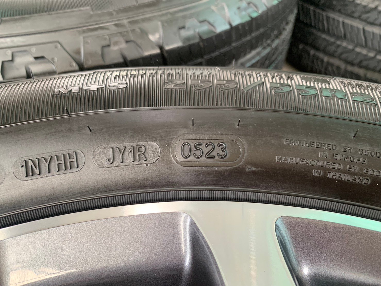 ล้อแม็กป้ายแดง Ford Everest Next-Gen ขอบ 20 เทาหน้าเงา พร้อมยางป้ายแดง 255-55-20 GoodYear ปี 23 ล้อแม็กป้ายแดง Ford Everest Next-Gen ขอบ 20 เทาหน้าเงา พร้อมยางป้ายแดง 255-55-20 GoodYear ปี 23