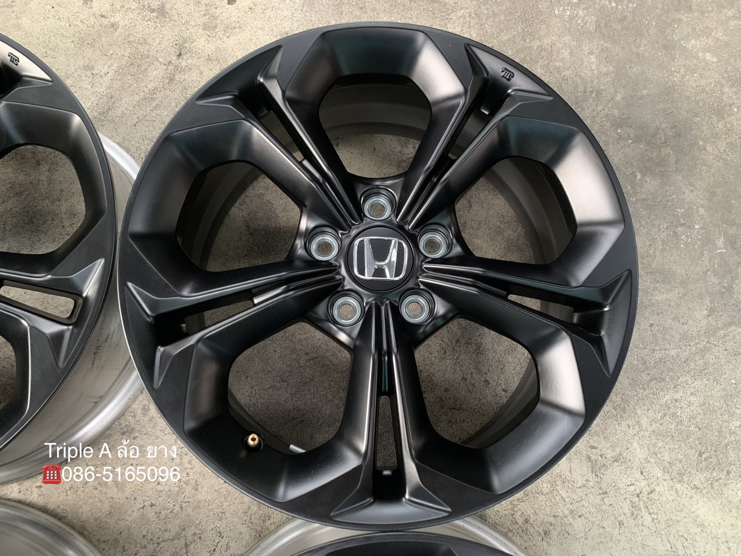 ล้อแม็กป้ายแดง Honda Civic FE Turbo RS รุ่นใหม่ล่าสุด ขอบ 17 สีดำ สวยกริ๊บๆ ล้อแม็กป้ายแดง Honda Civic FE Turbo RS รุ่นใหม่ล่าสุด ขอบ 17 สีดำ สวยกริ๊บๆ