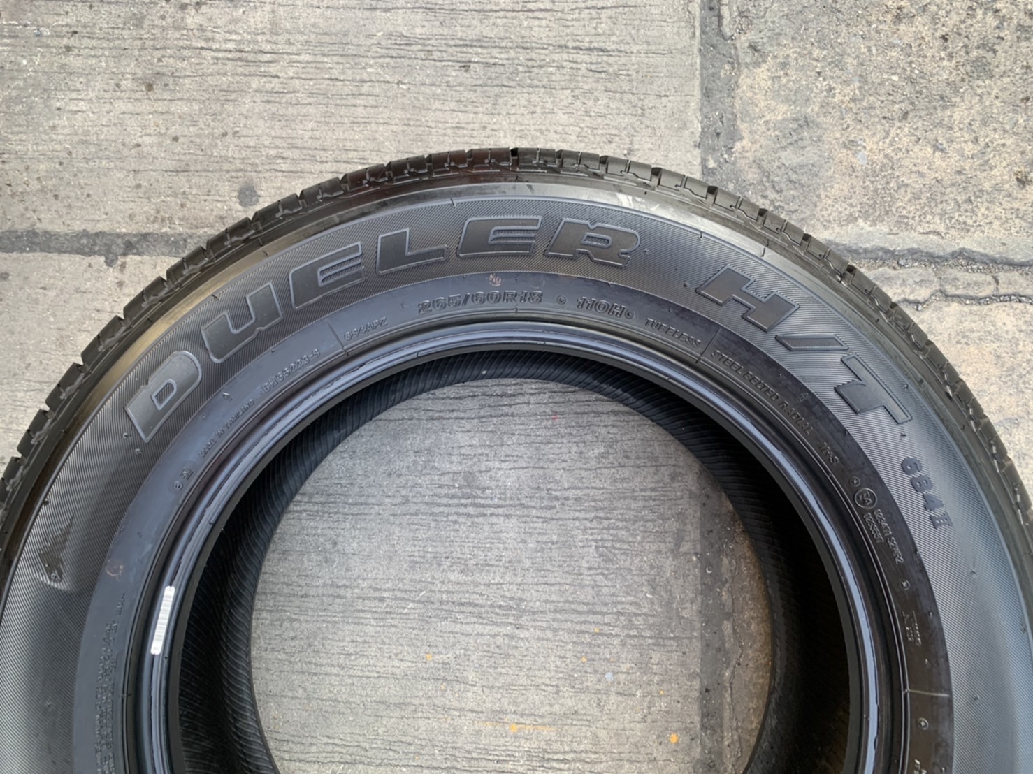 ยาง 1 เส้น 265-60-18 Bridgestone ปลายปี 18 ถอดจากรถป้ายแดง ยังไม่ได้ใช้งาน