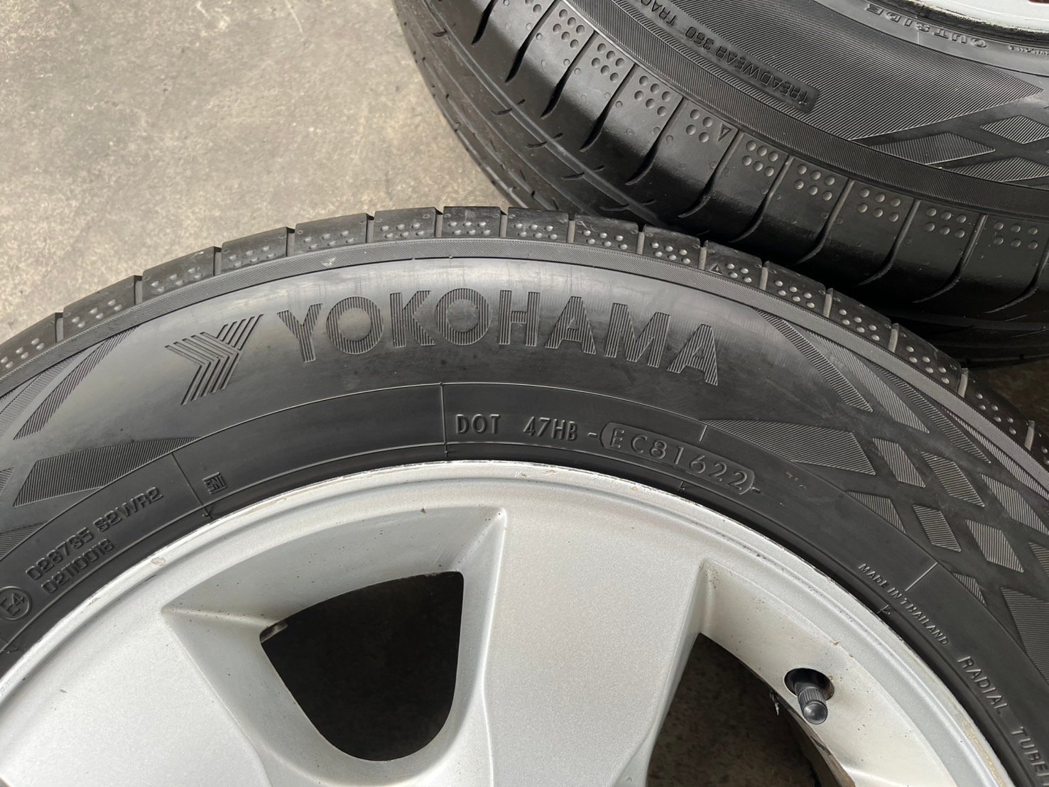 ล้อแม็ก 6รู139 Toyota ขอบ 16 พร้อมยาง 215-65-16 Yokohama ปี 22 ล้อแม็ก 6รู139 Toyota ขอบ 16 พร้อมยาง 215-65-16 Yokohama ปี 22