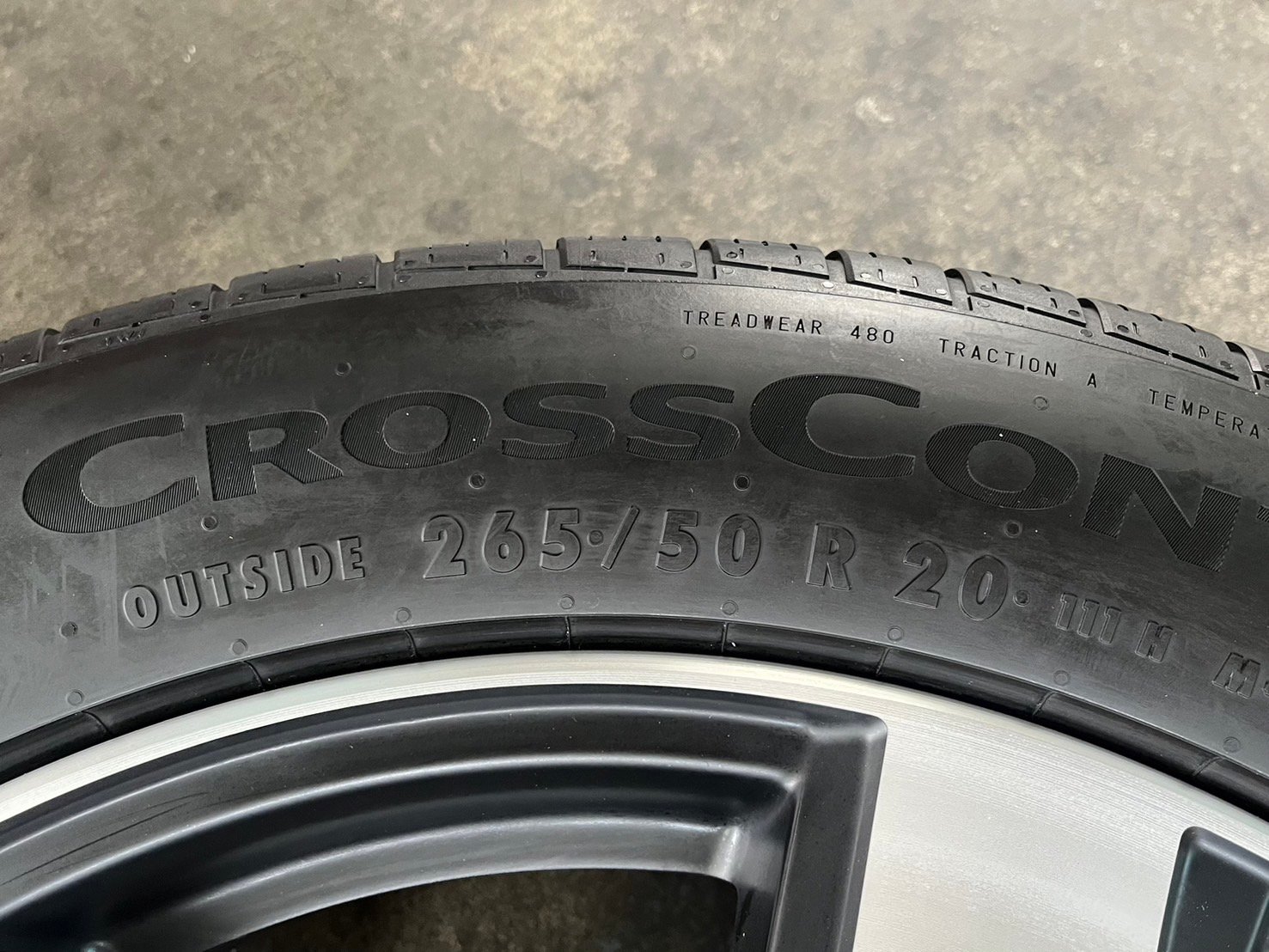 ล้อแม็ก Toyota Fortuner TRDแท้ ขอบ 20 ดำหน้าเงา พร้อมยาง 265-50-20 Continental ปี 23