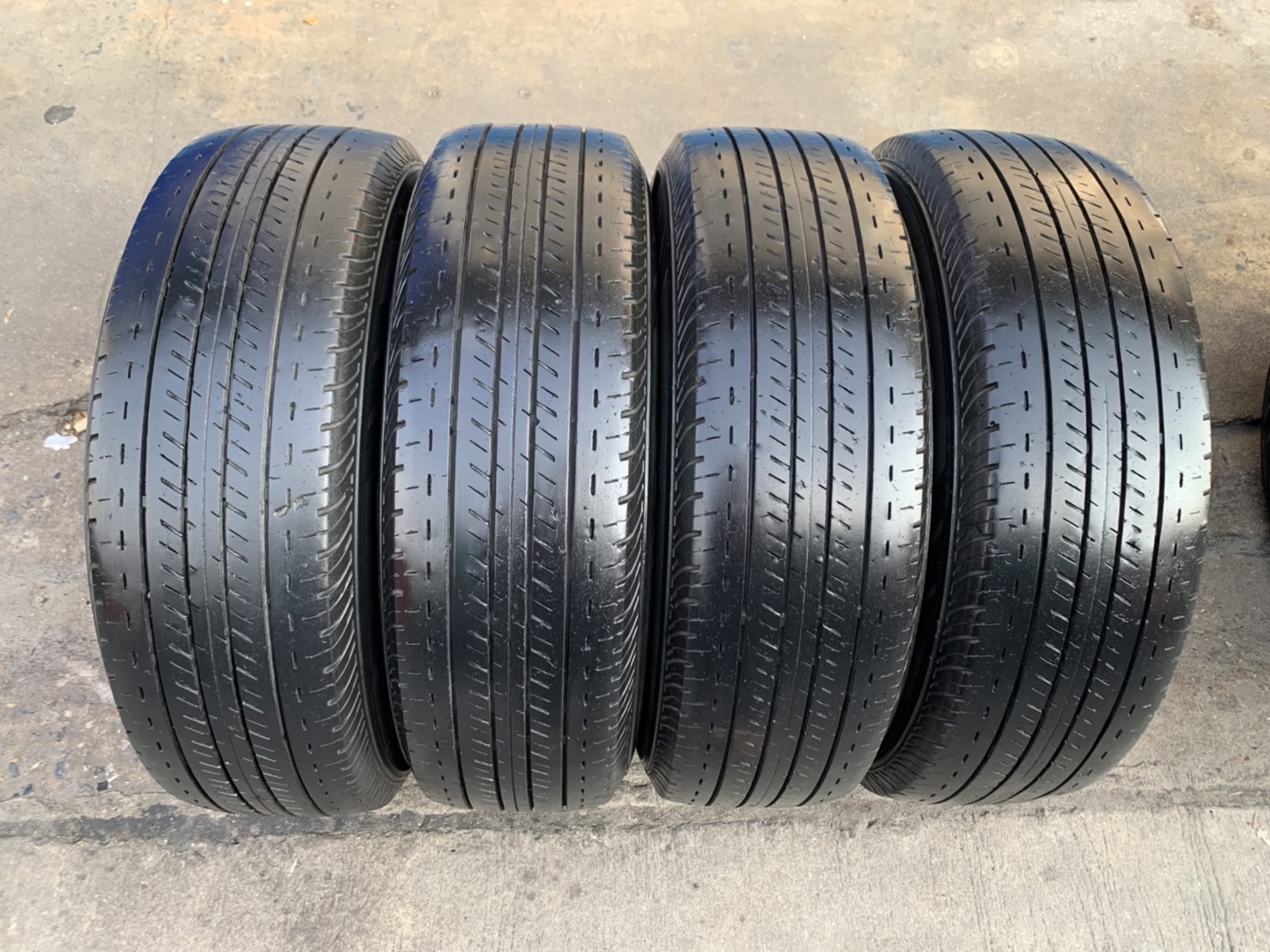 ล้อแม็ก Toyota Vigo ขอบ 15 สีเทา พร้อมยาง 215-70-15 Bridgestone ปี 17 ล้อแม็ก Toyota Vigo ขอบ 15 สีเทา พร้อมยาง 215-70-15 Bridgestone ปี 17