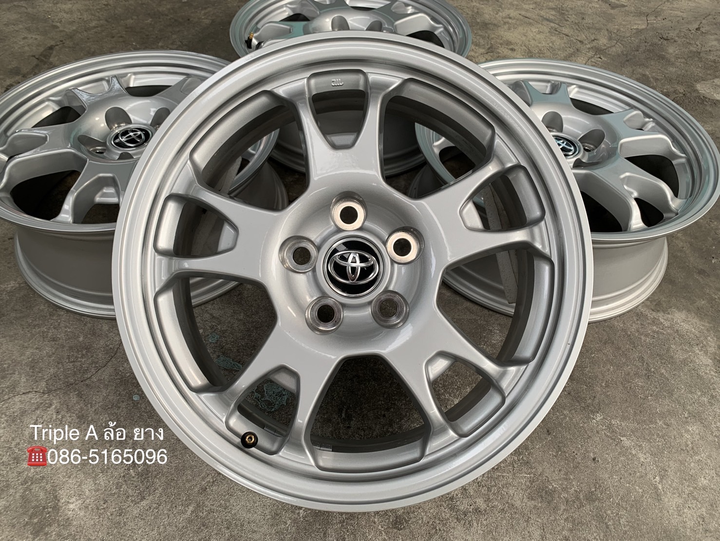 ล้อแม็กป้ายแดง Toyota Corolla Cross ขอบ 17 สีบอร์น ใส่กับ Revo Vigo Camry Innova ได้ ล้อแม็กป้ายแดง Toyota Corolla Cross ขอบ 17 สีบอร์น ใส่กับ Revo Vigo Camry Innova ได้