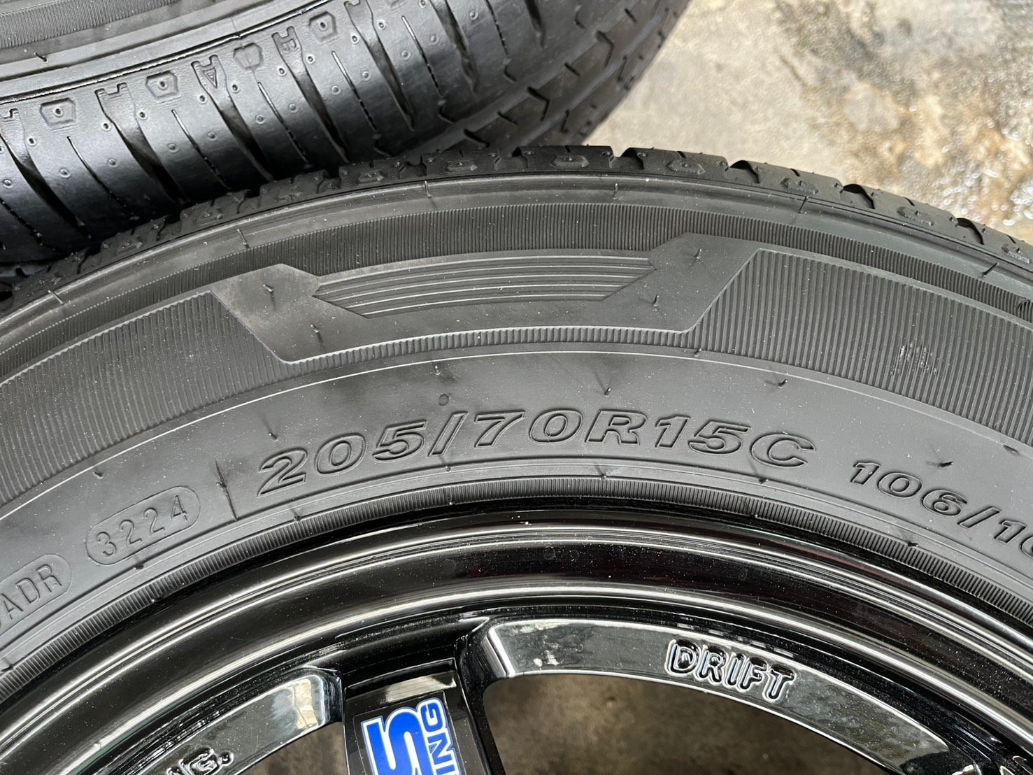 ล้อแม็ก 6รู139 TE37 DRIFT ขอบ 15 สีดำ พร้อมยาง 205-70-15 NEXEN ปี 24 ล้อแม็ก 6รู139 TE37 DRIFT ขอบ 15 สีดำ พร้อมยาง 205-70-15 NEXEN ปี 24