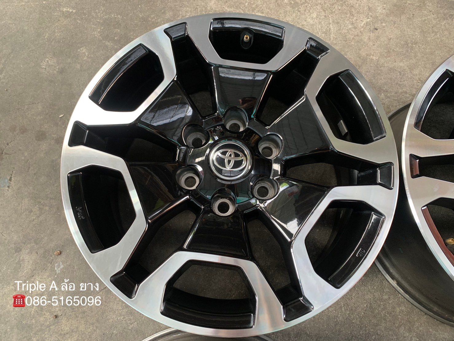 ล้อแม็ก Toyota Revo รุ่นใหม่ล่าสุด ขอบ 18 ดำหน้าเงา ใส่กับ Toyota Fortuner, Revo, Vigo 6รู139 ได้เลย ล้อแม็ก Toyota Revo รุ่นใหม่ล่าสุด ขอบ 18 ดำหน้าเงา ใส่กับ Toyota Fortuner, Revo, Vigo 6รู139 ได้เลย