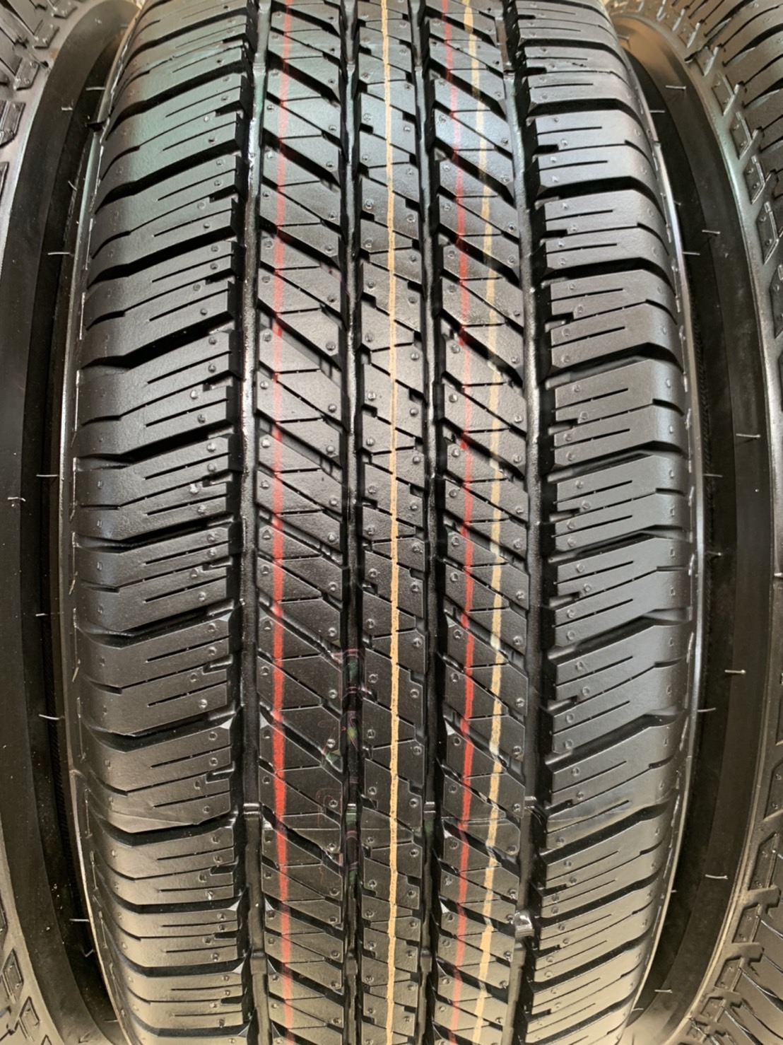 ยางใหม่ป้ายแดง 265-65-17 Bridgestone ปี 22 ใหม่ยกห้าง ถอดจากโชว์รูม ยางใหม่ป้ายแดง 265-65-17 Bridgestone ปี 22 ใหม่ยกห้าง ถอดจากโชว์รูม