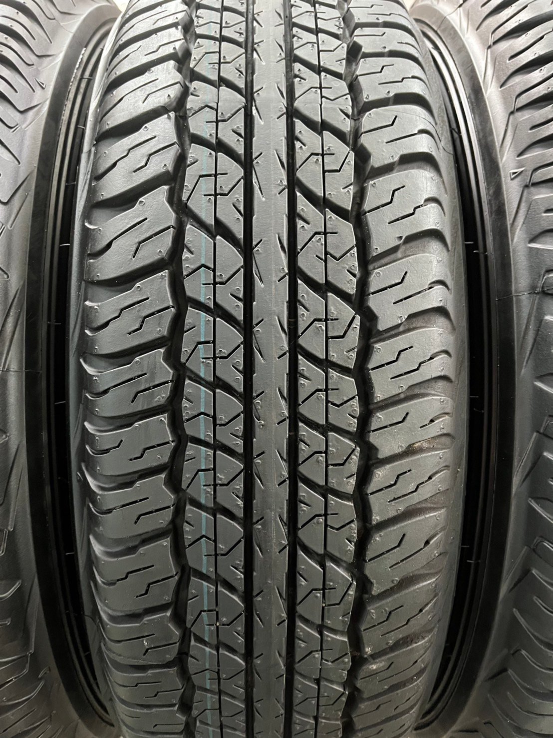 ยางใหม่ป้ายแดง 225-70-17 Dunlop ใหม่กริ๊บ ถอดจากรถใหม่ป้ายแดง