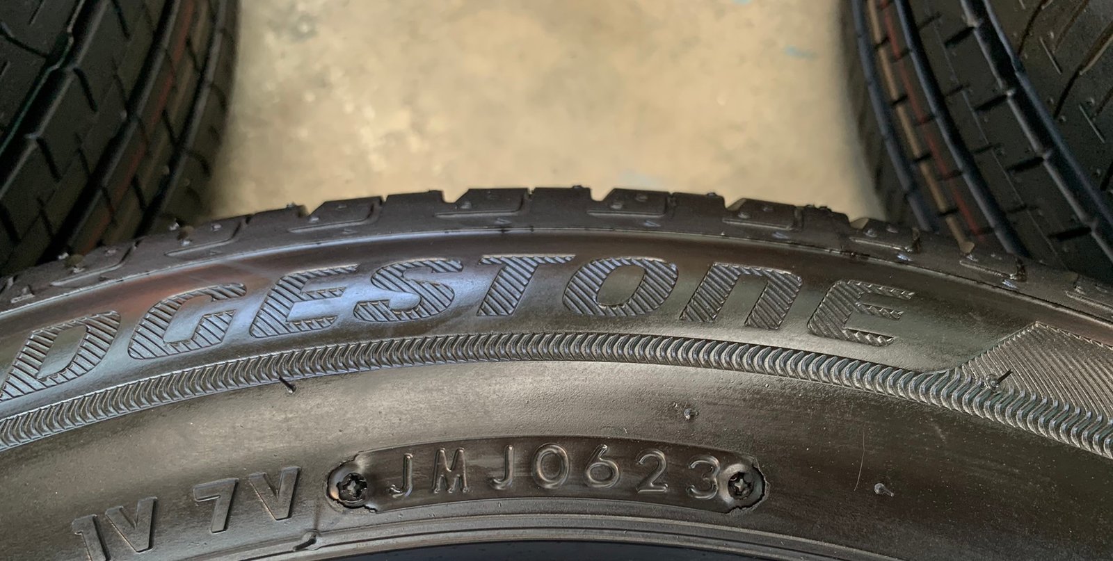 ยางใหม่ป้ายแดง 185-55-16 Bridgestone ปี 23 ใหม่กริ๊บ